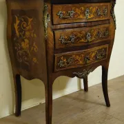 Commode sauteuse style Louis XV marquetée – 3 tiroirs – Plateau marbre