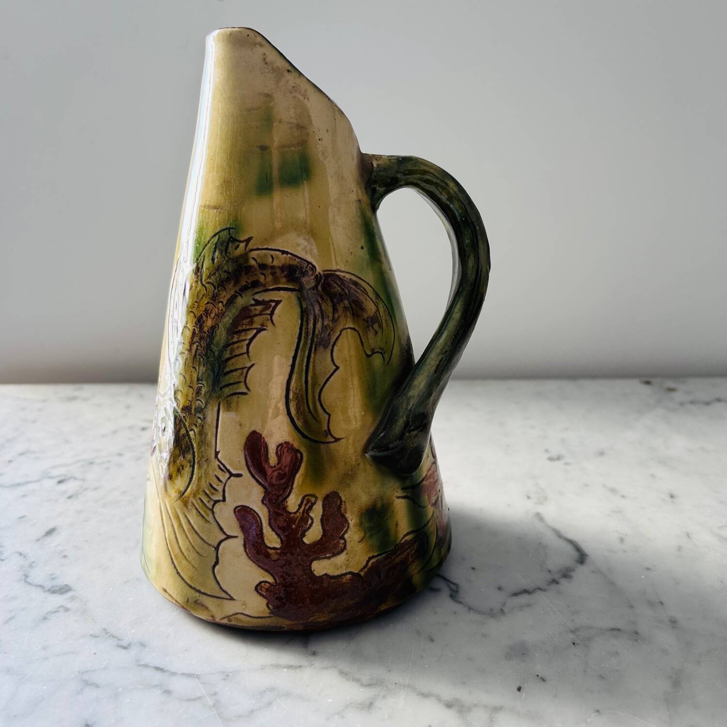 Pitcher signed by Puigdemont