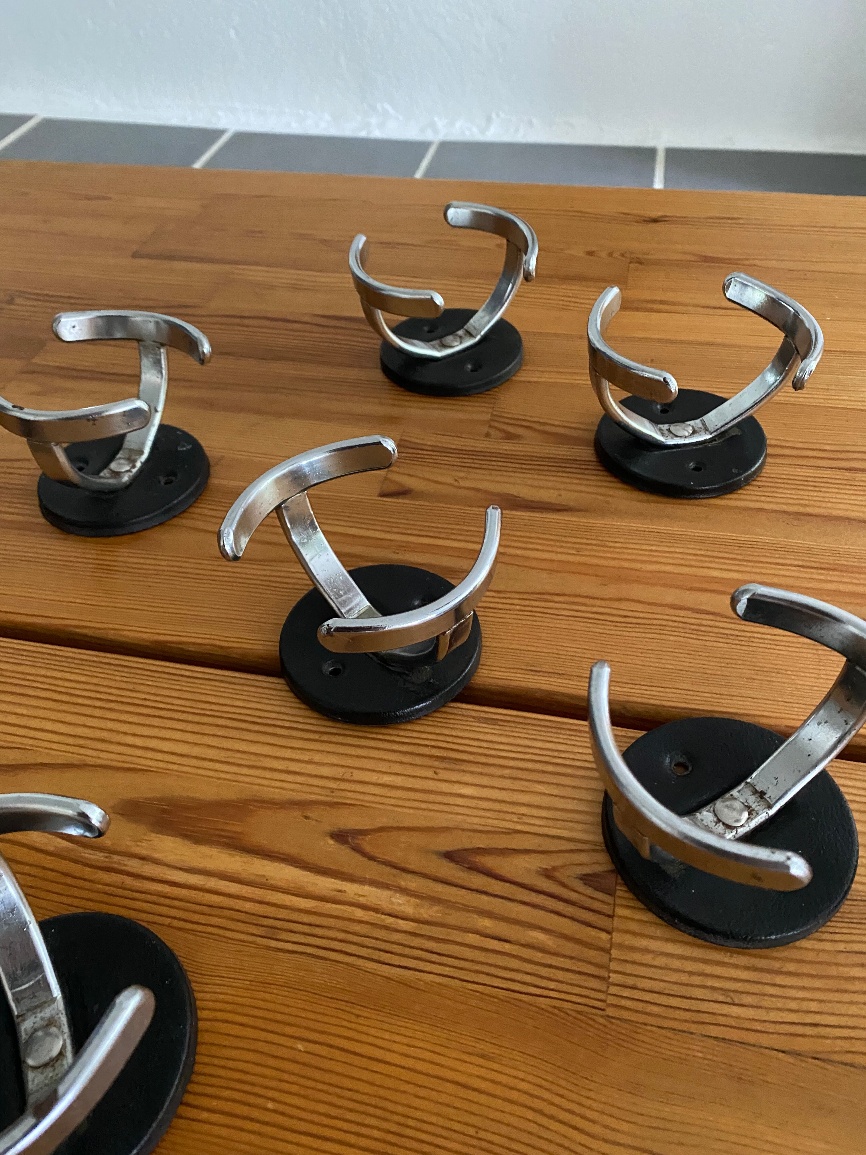7 vintage steel patères 50s