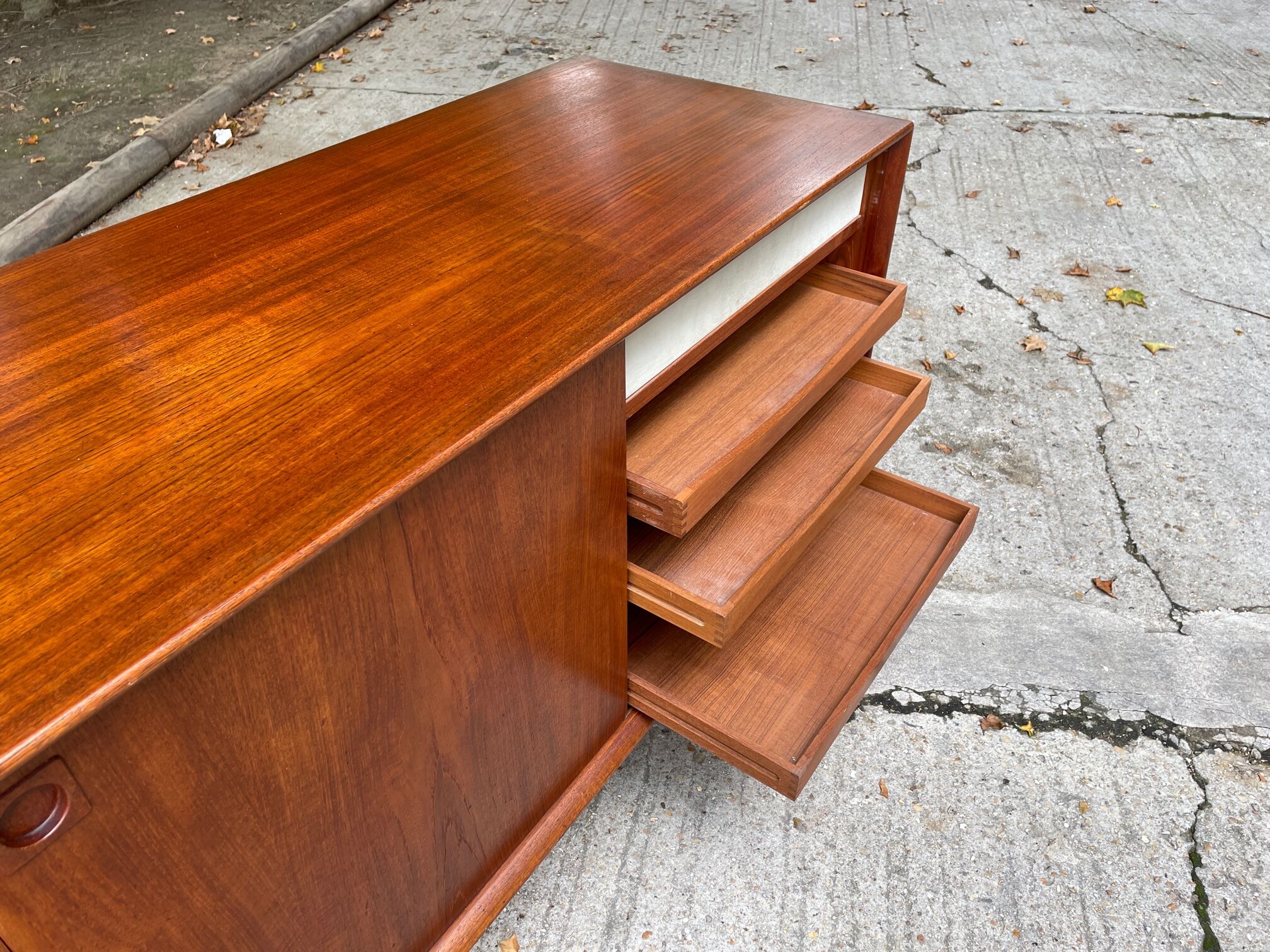 Teak design sideboard by Edvard Valentinsen, published by Samcom. 1960 Denmark.