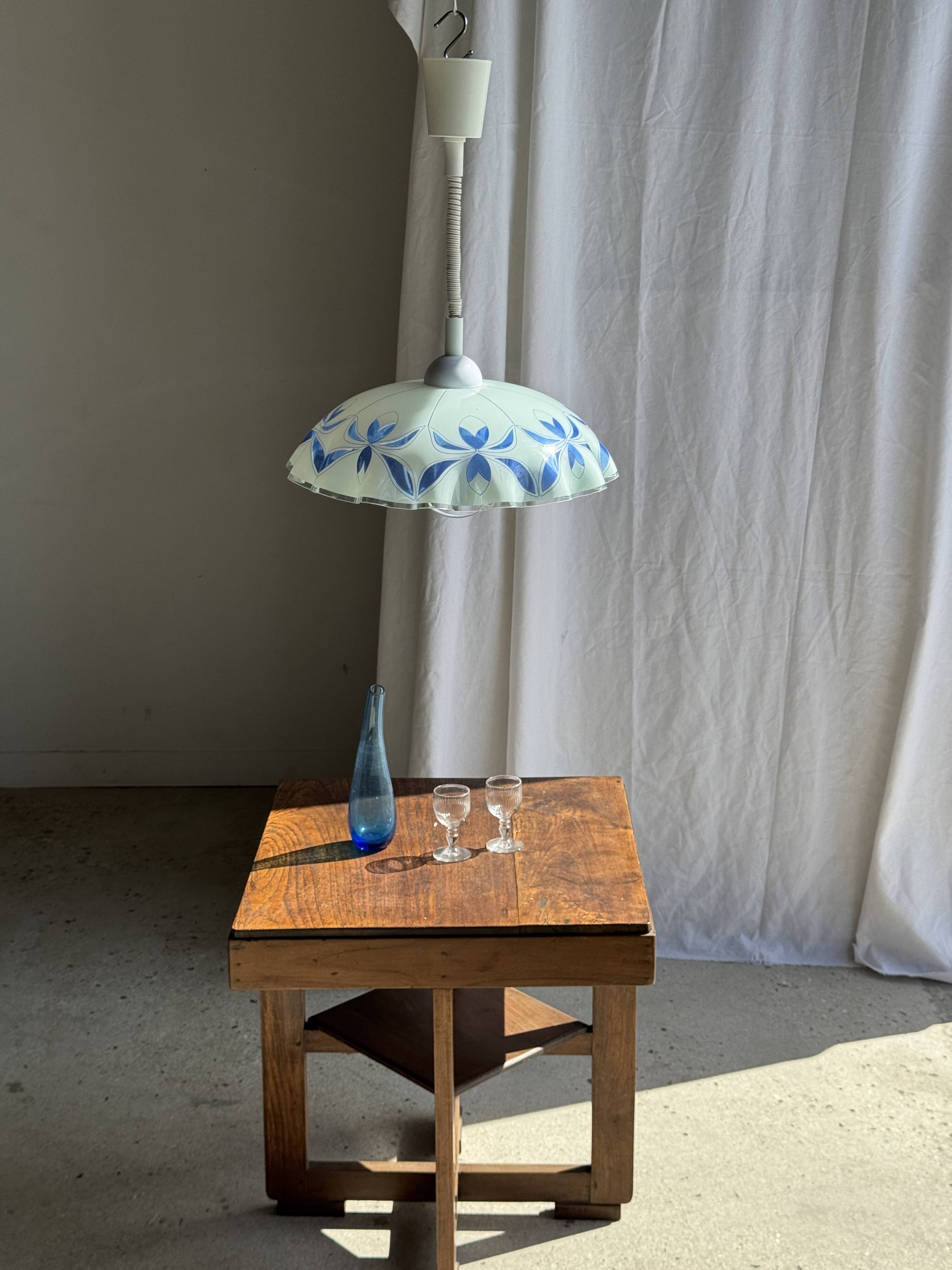Vintage suspension in white and blue glass with wavy edge D46 H53