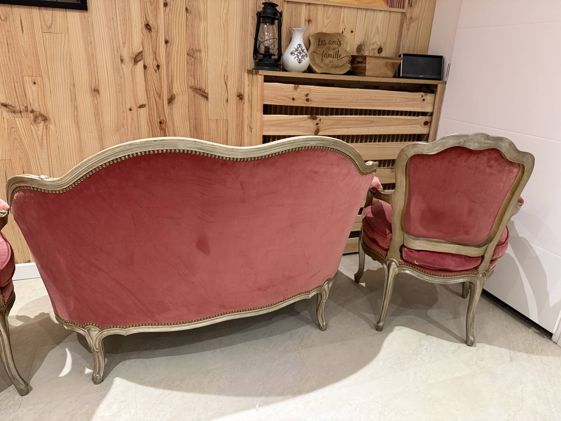salon complet de style Louis XV – banquette corbeille et paire d