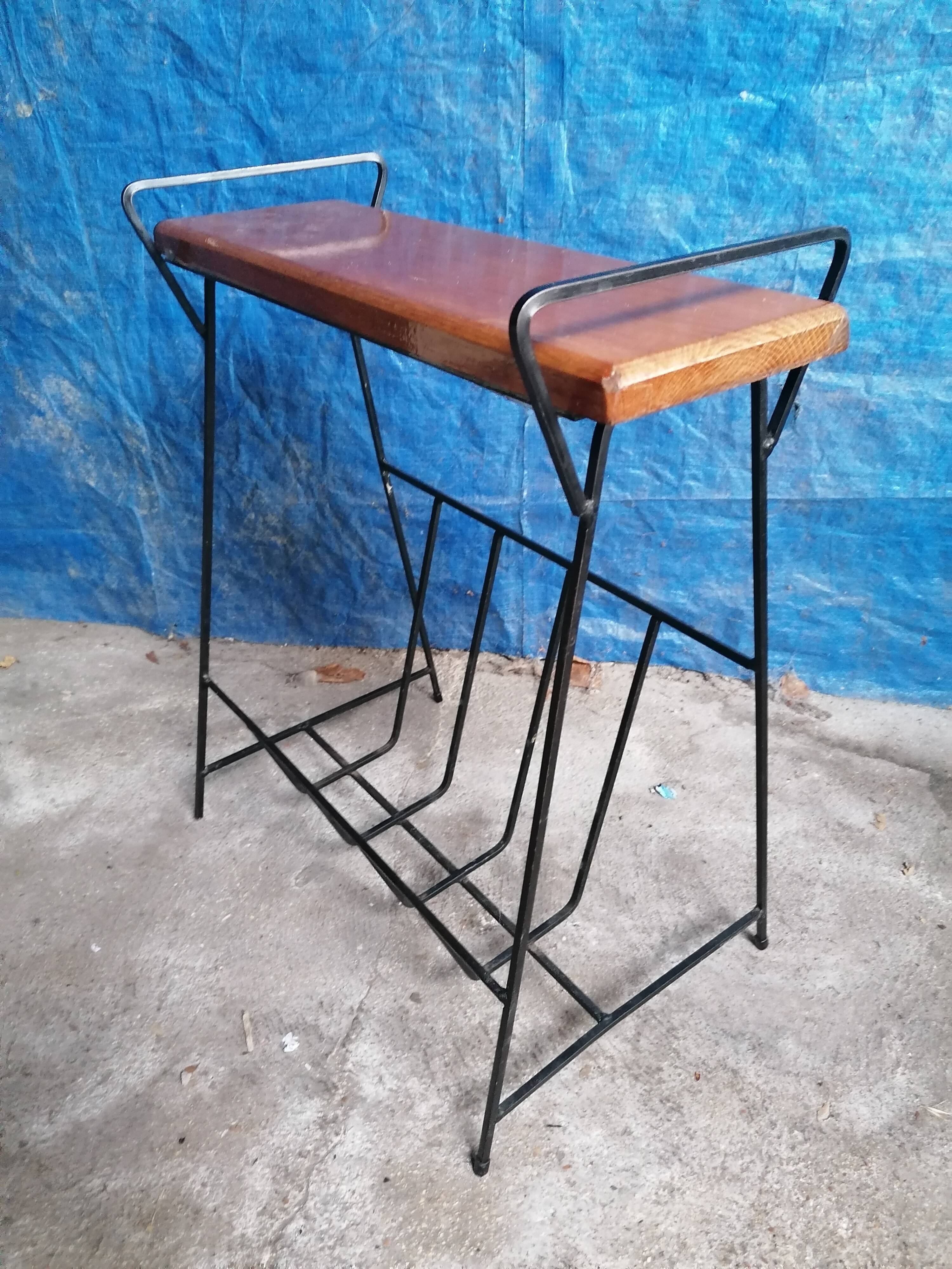 Table bout de canapé porte revues design scandinave vintage