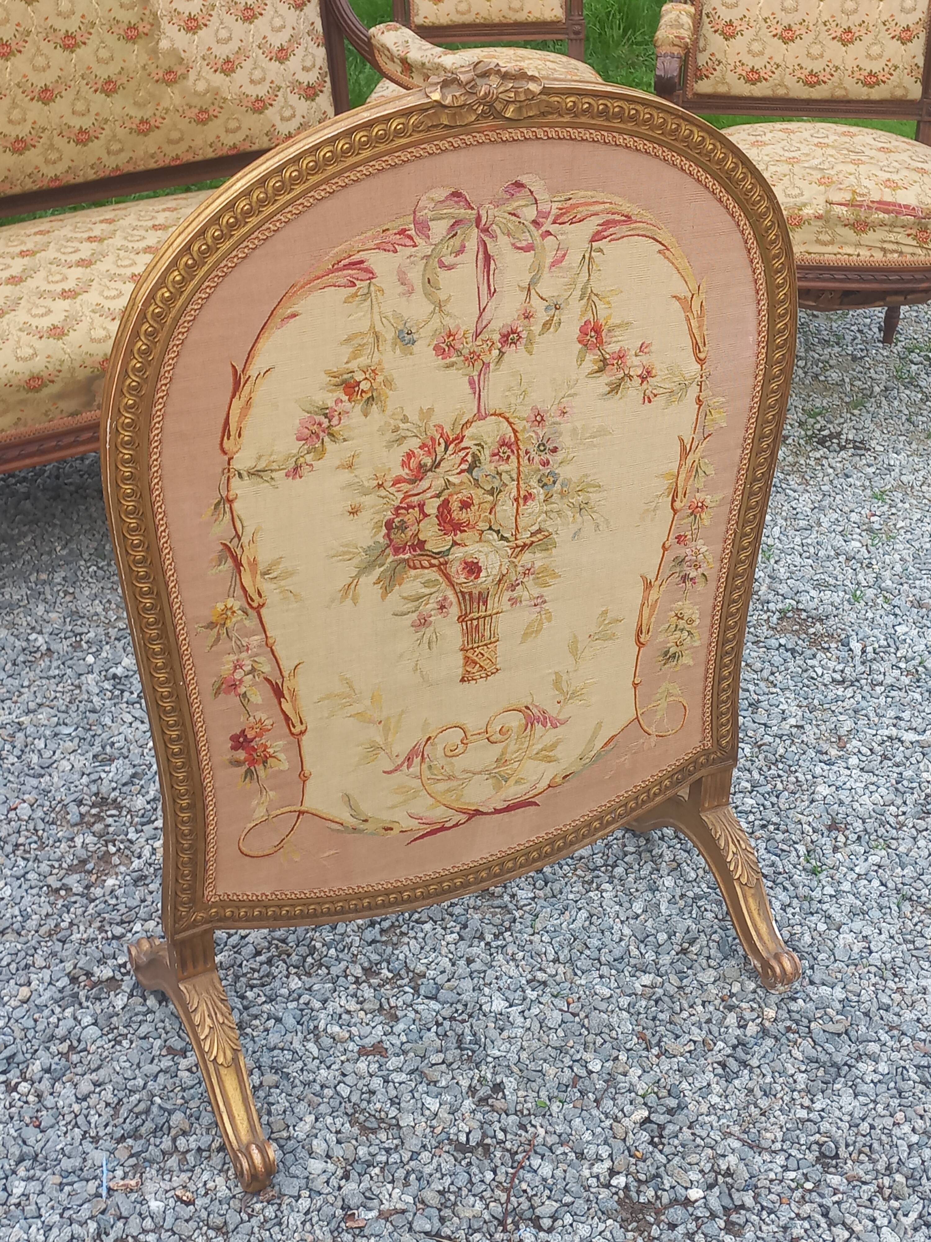 Golden wooden fireplace screen and Aubusson tapestry, 19th century.
