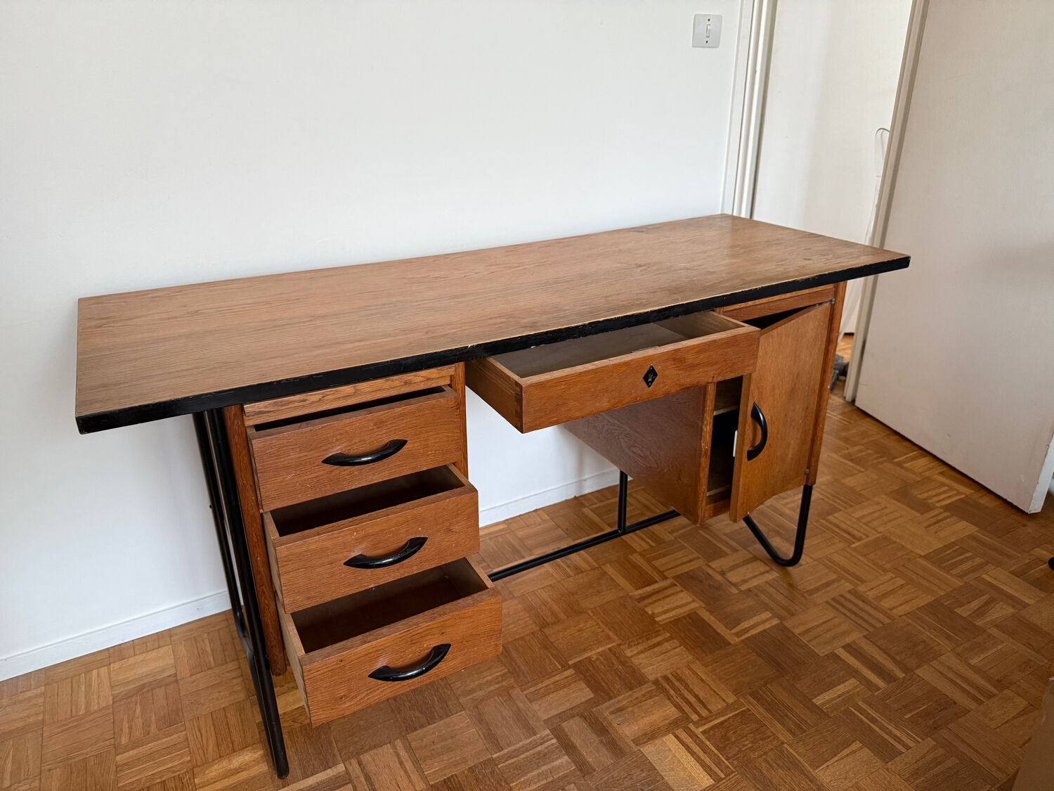 Vintage 1960s desk in oak and black metal – modernist spirit
