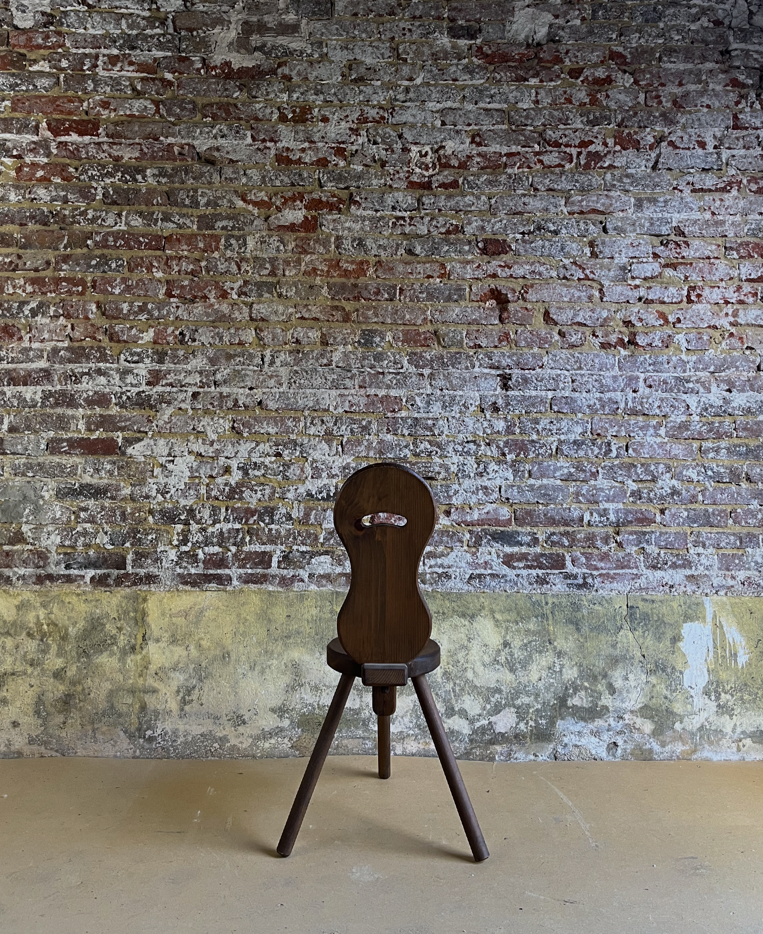 Tripod brutalist chair
