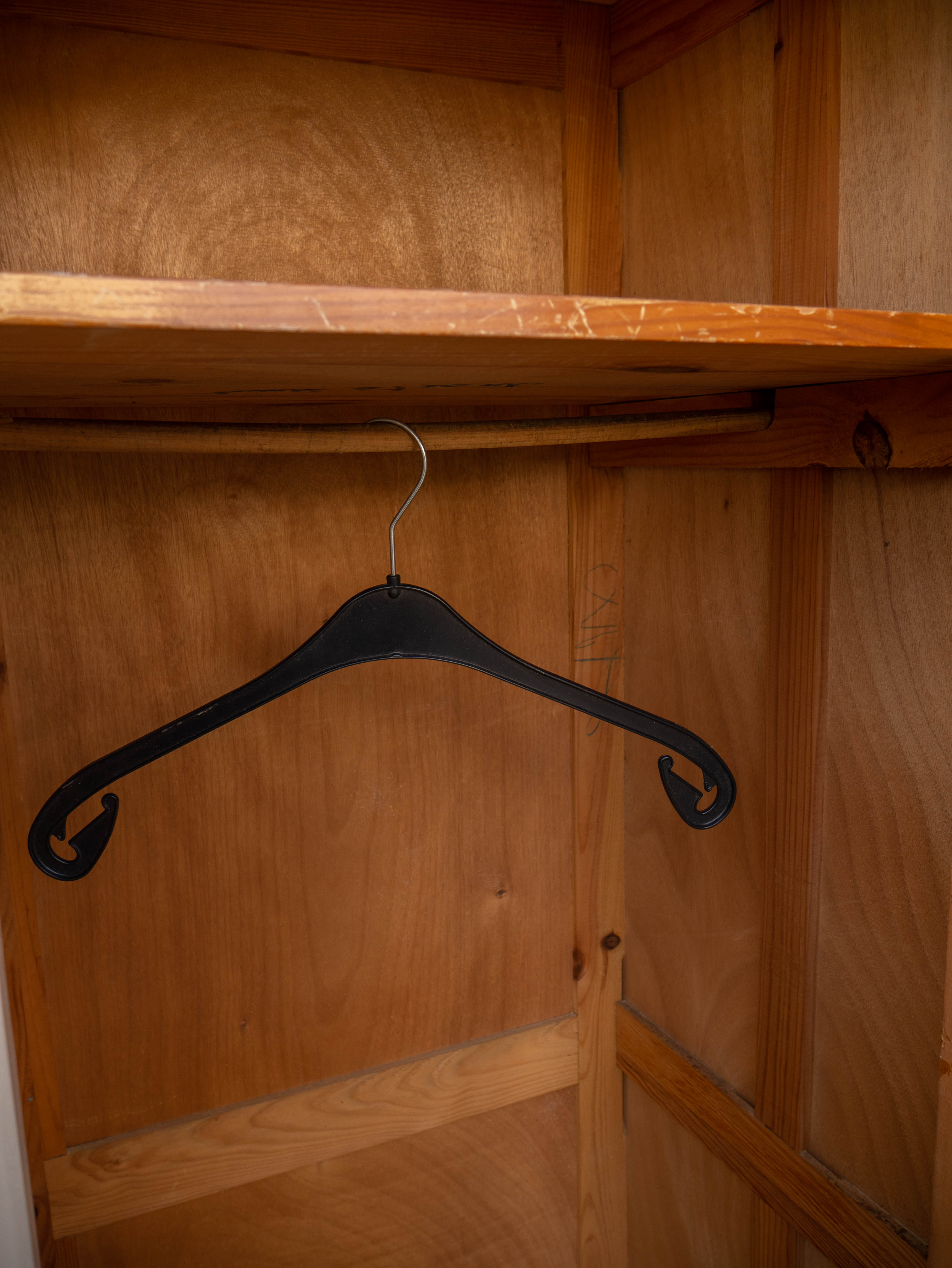 Armoire parisienne