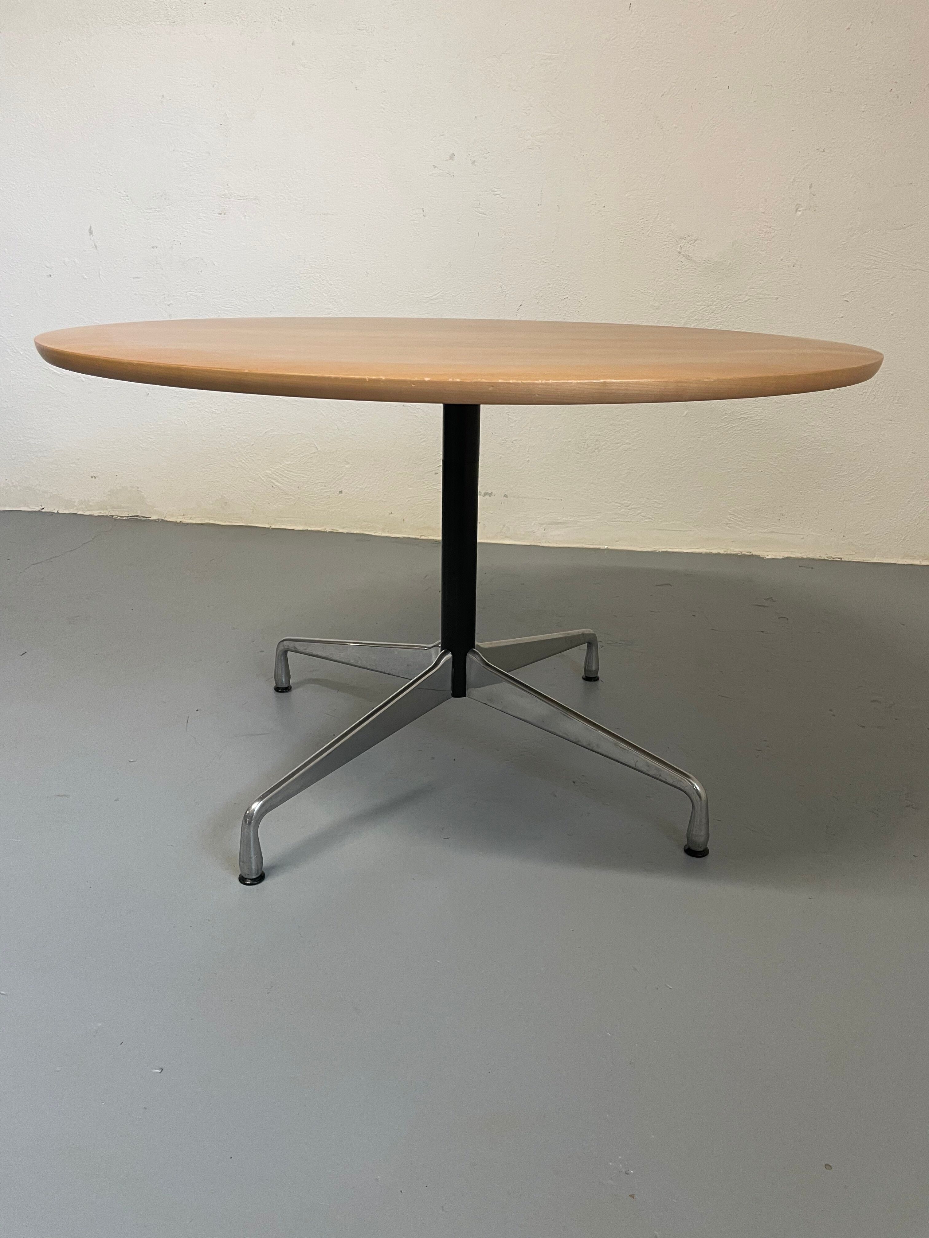 Segmented dining table Charles & Ray Eames