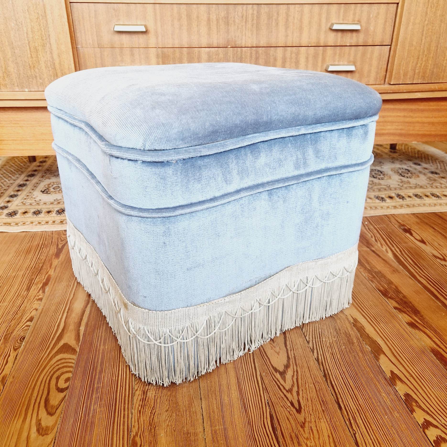Blue chest pouf