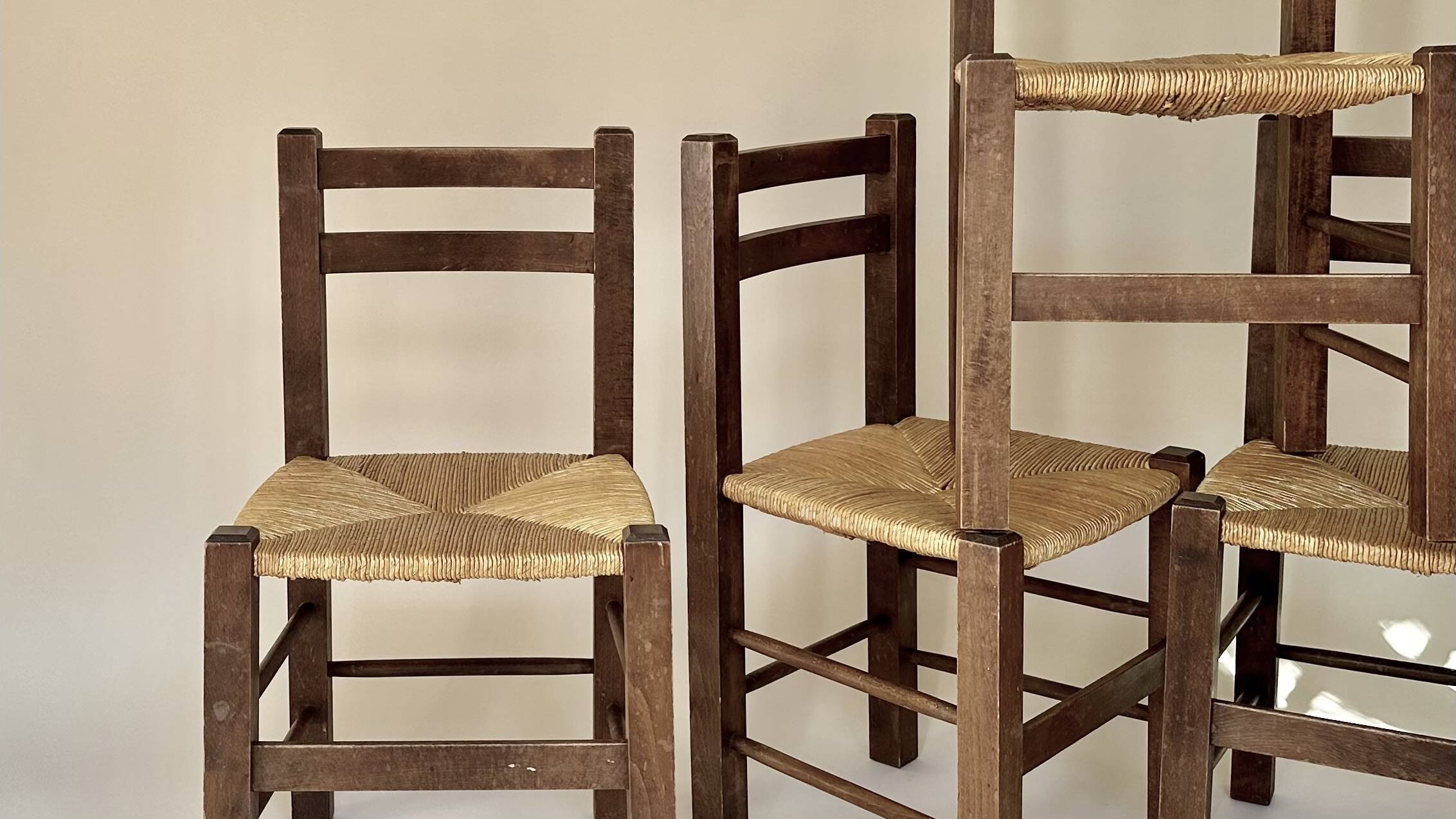 Set de quatre chaises paysannes paillées