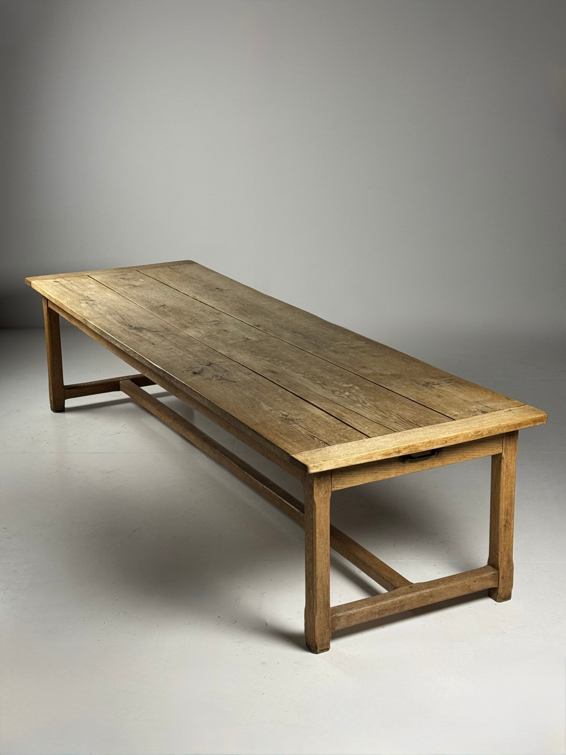 Table de monastère française en chêne du 19ème siècle