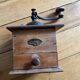 Period pepper mill