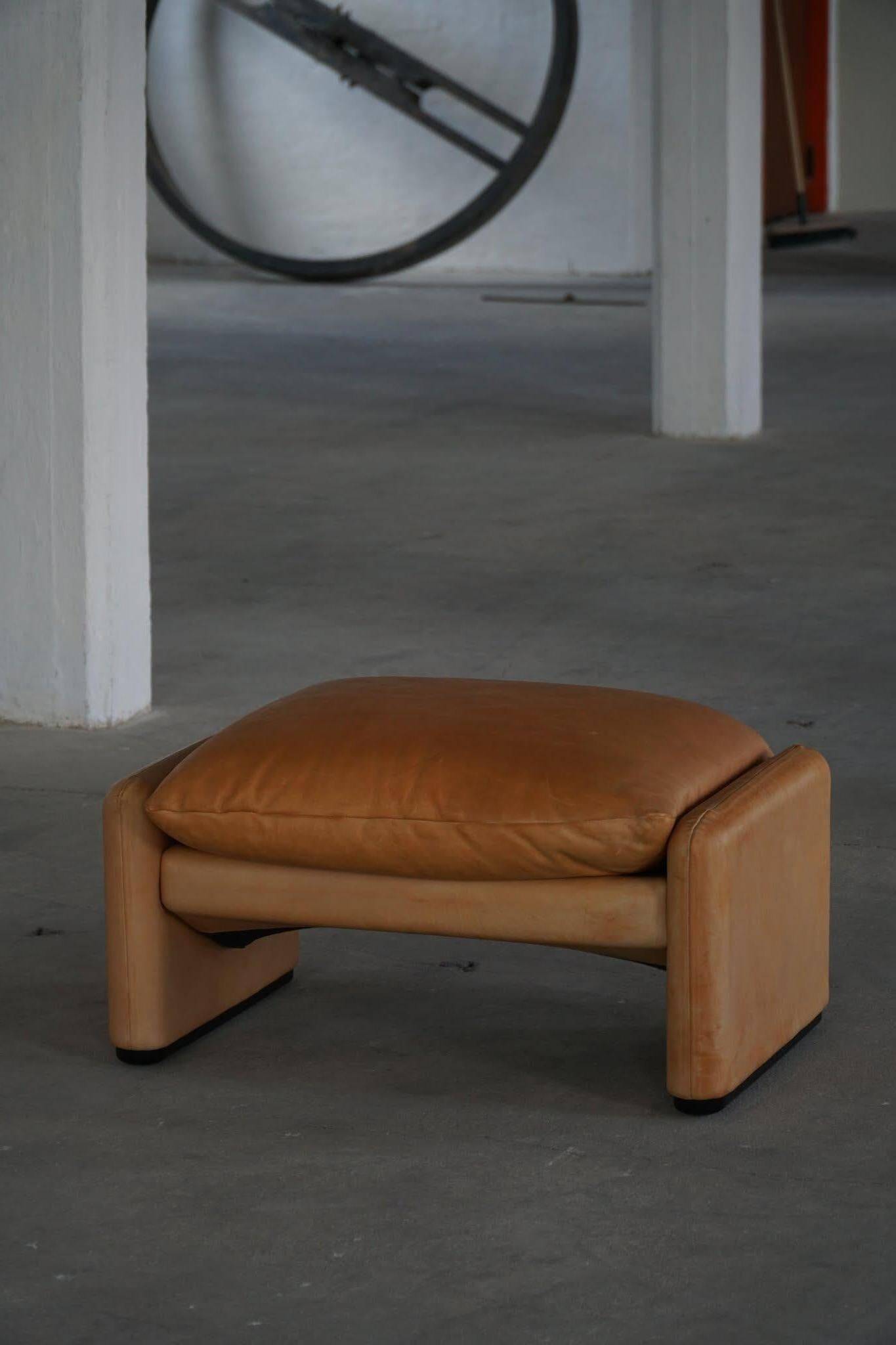 Maralunga ottoman in leather, Vico Magistretti for Cassina, Italian modern, 1973