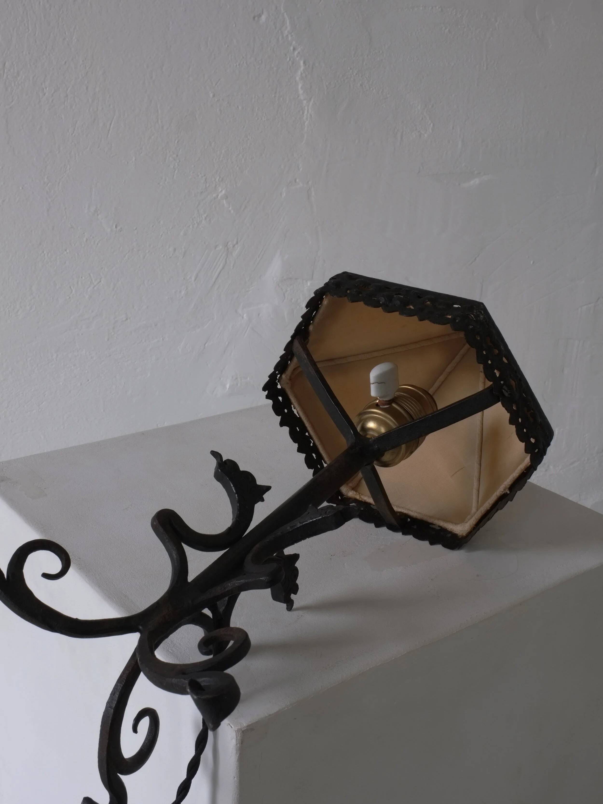 Lampe de table dragon en fer forgé, style Arts & Crafts | Italie | Années 1910