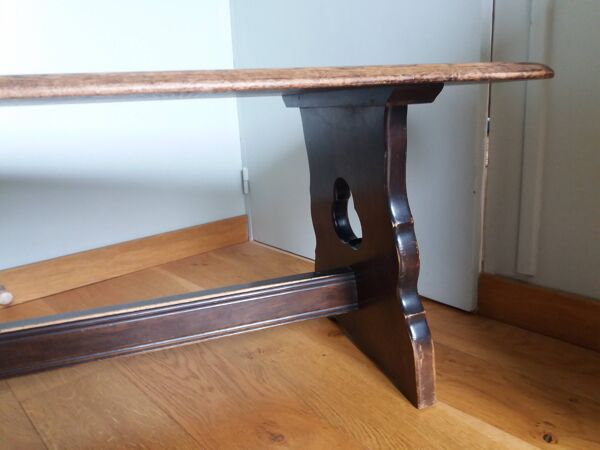 Table basse arrondie en bois massif