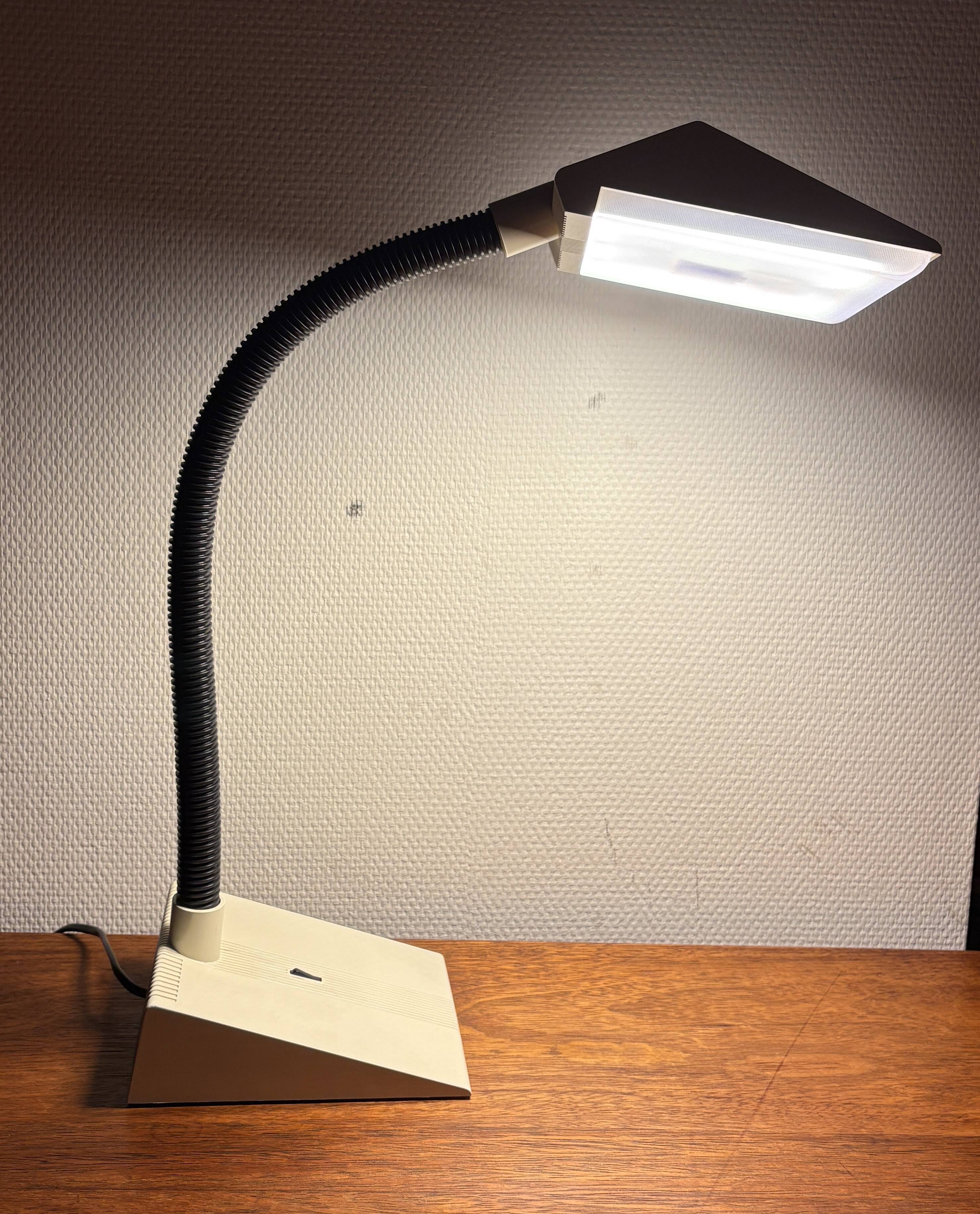 White 2D IBIS table light by Fulvio Battaglia for THORN