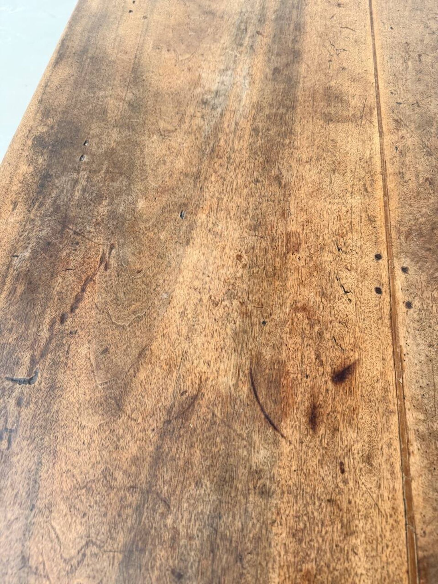 Table, drapière en noyer, XIXème s.