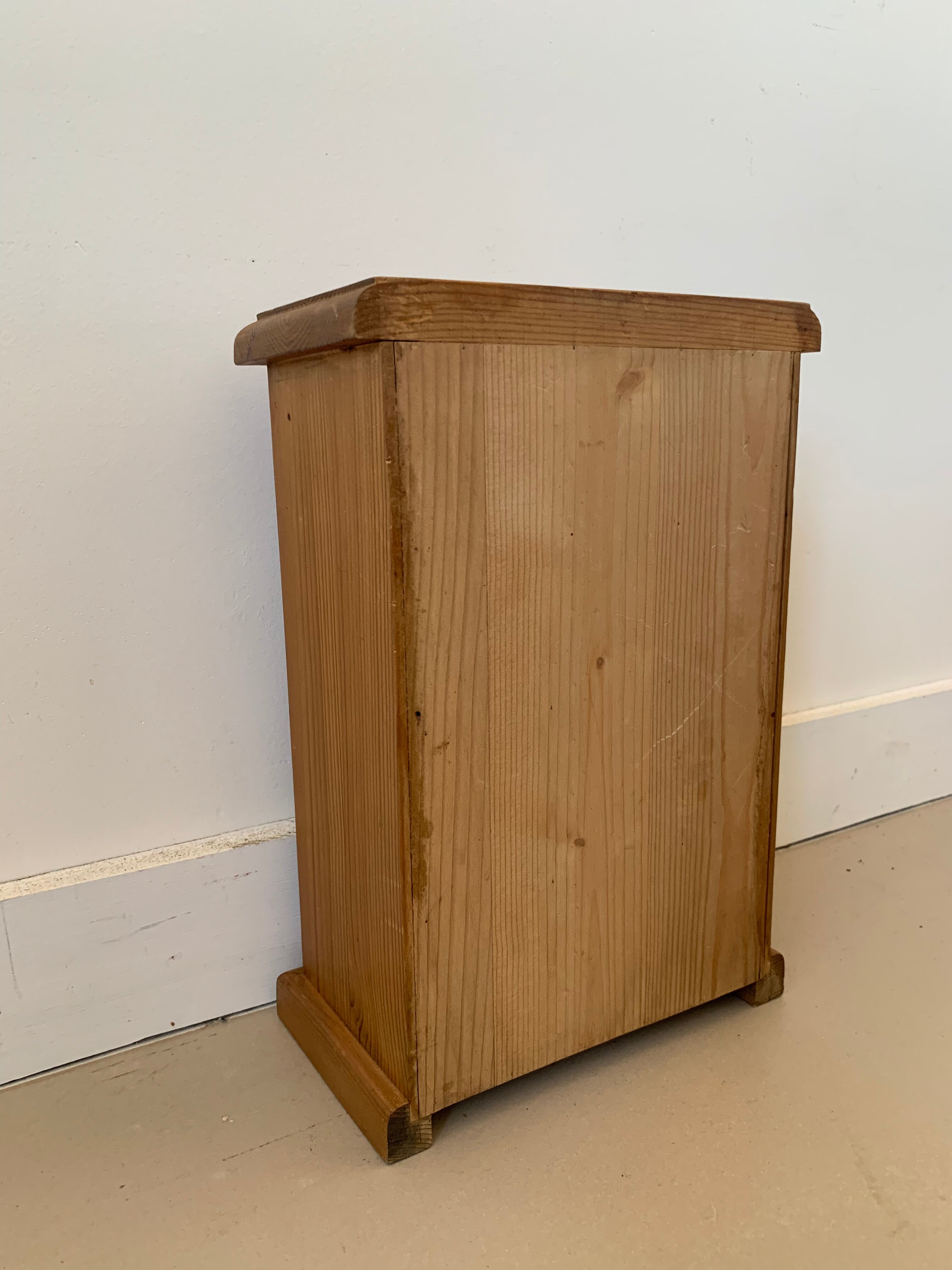 Small antique drawer cabinet