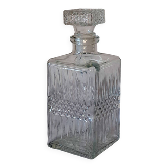 Carafe vintage en verre taillé à motif losange – Élégance rétro