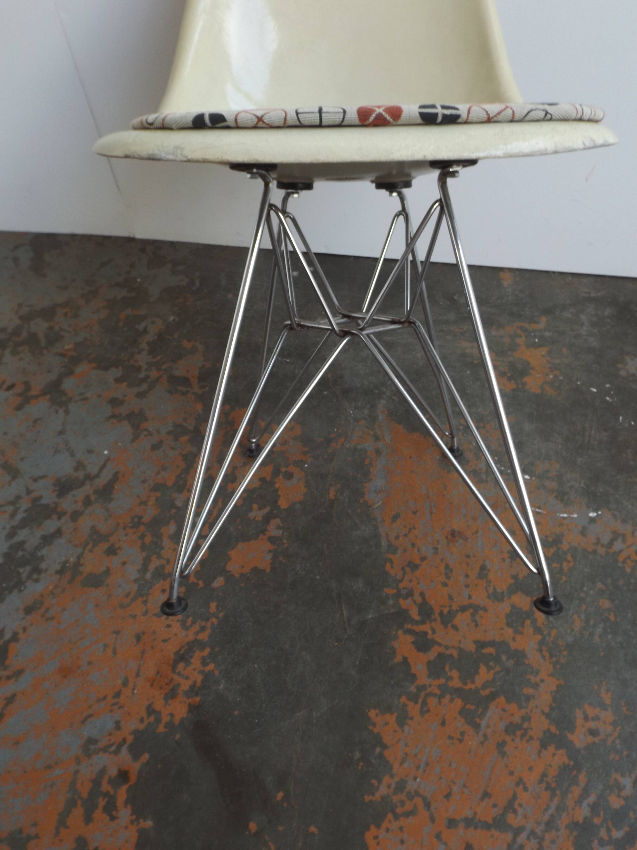 Eames Side chair Herman Miller