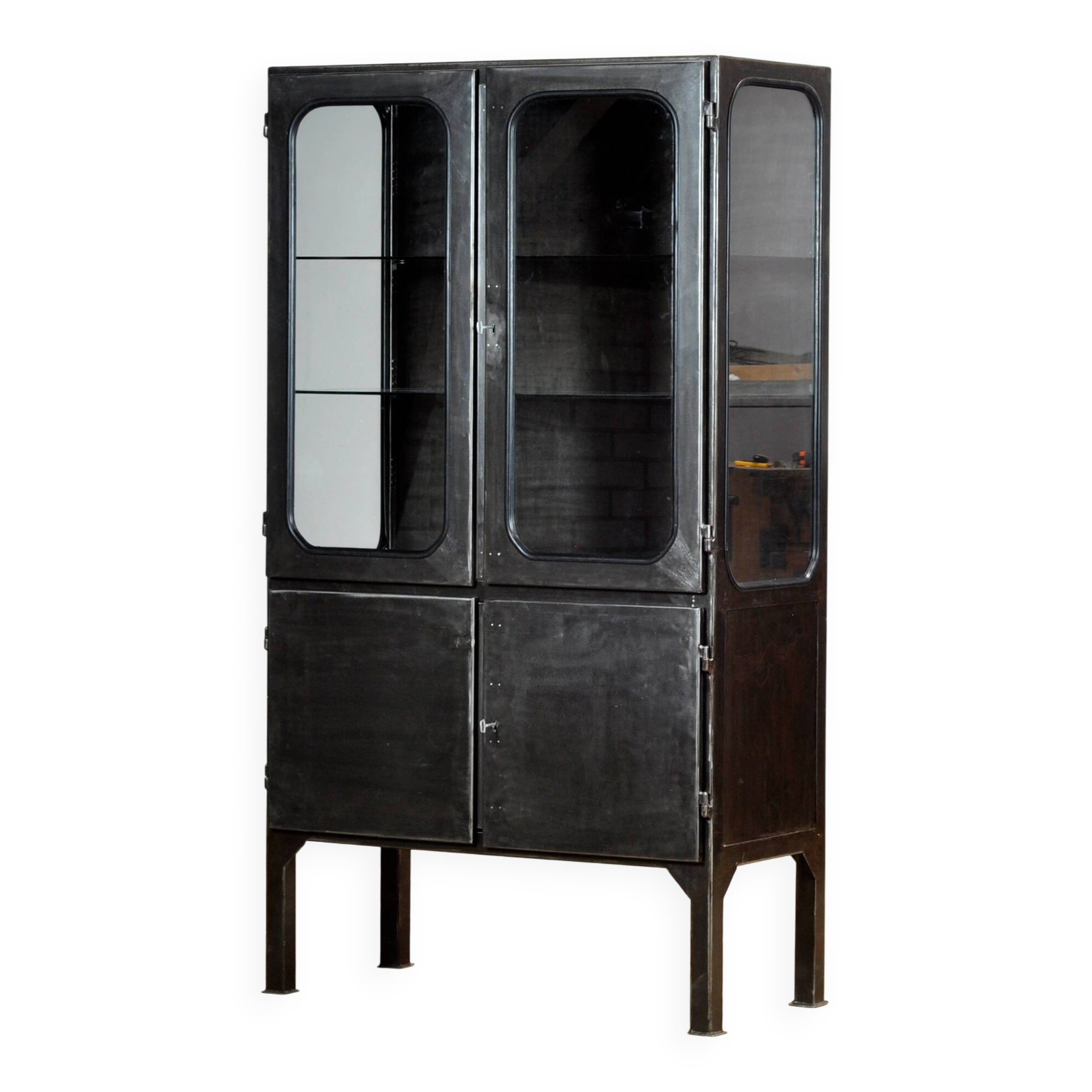 Cabinet médical vintage poli, années 1970