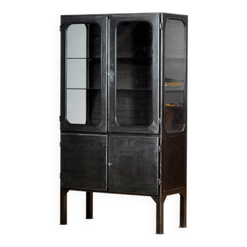 Cabinet médical vintage poli, années 1970