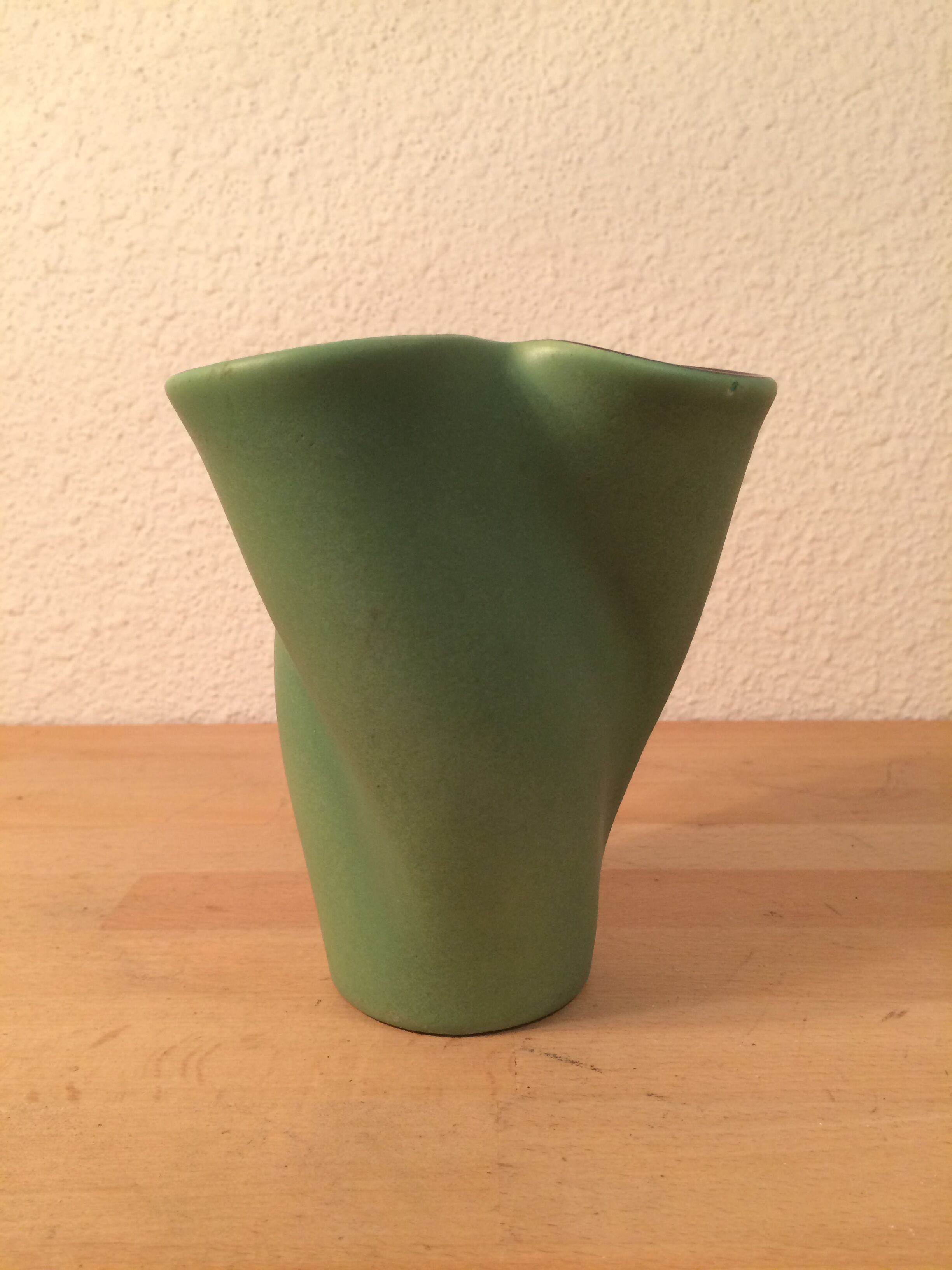 Vase Elchinger trilobed ceramic two-tone green black 60s