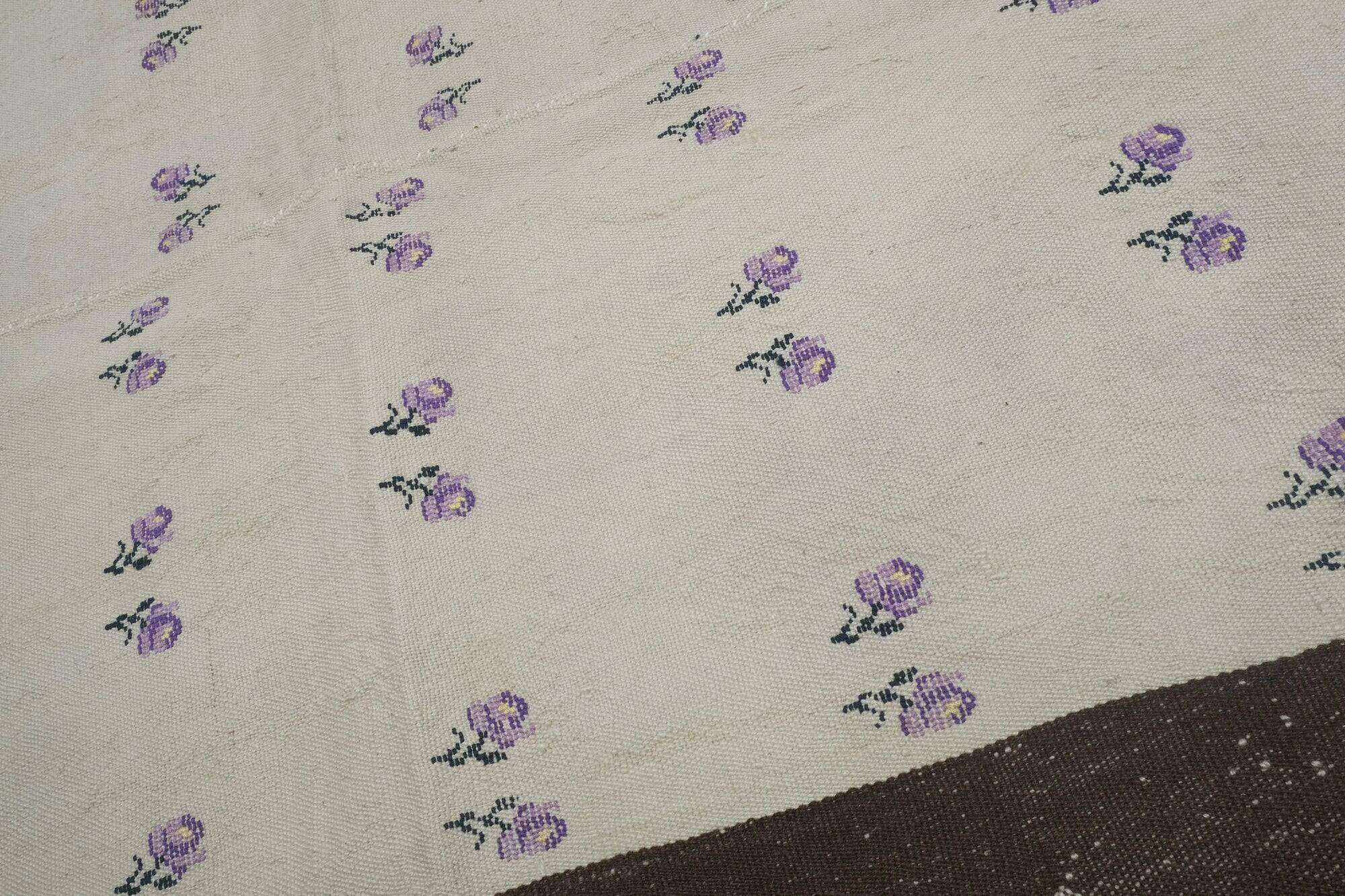 Vintage Turkish kilim, handwoven, 119x162 cm.