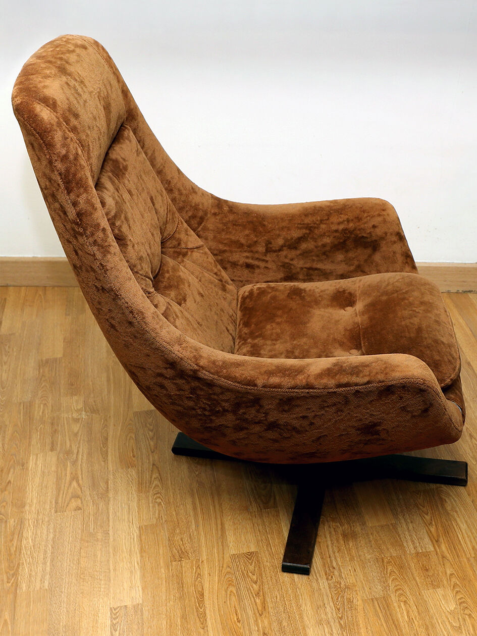 Egg armchairs years 60