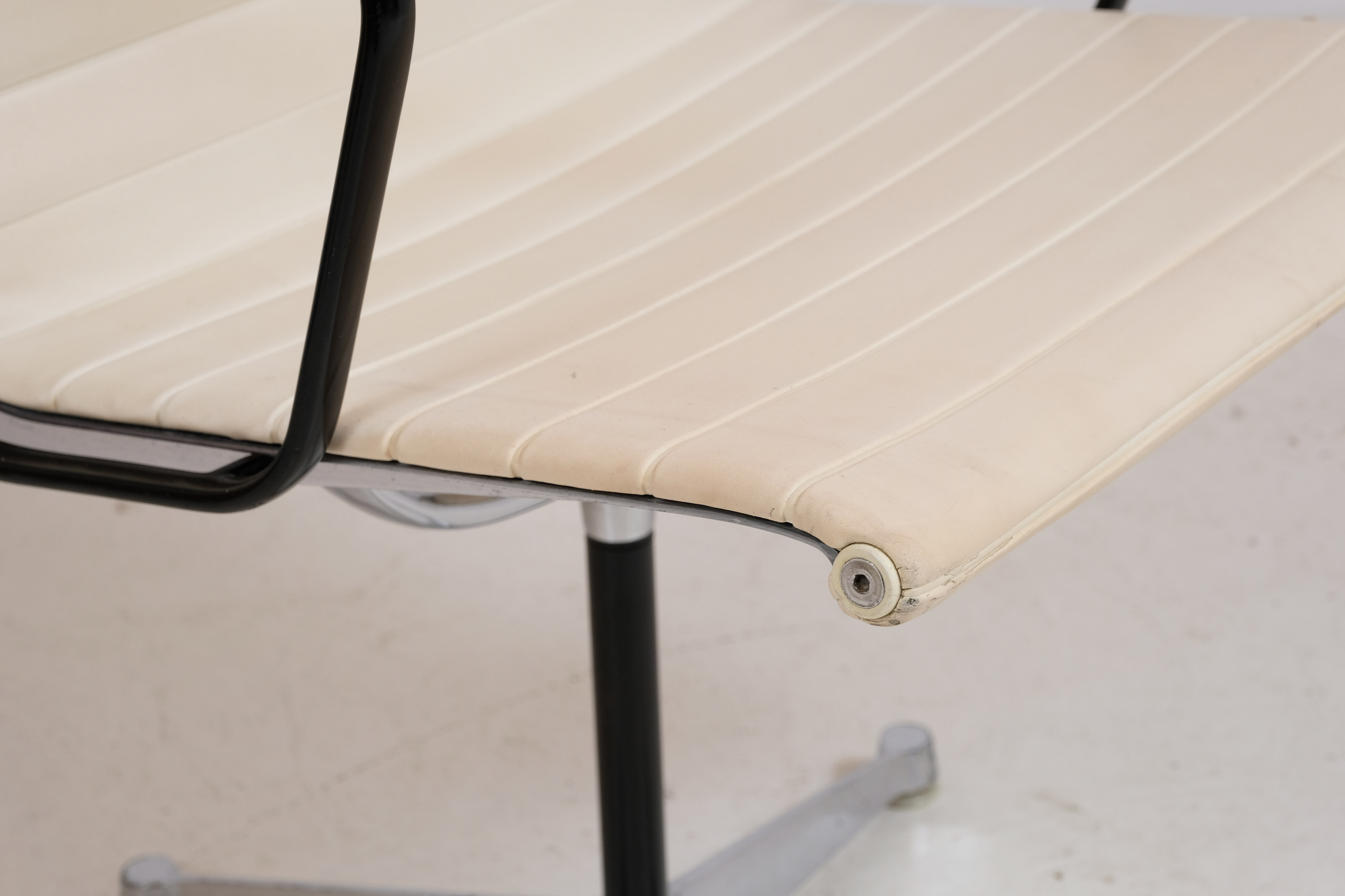 Skai armchair EA107 by Eames, Herman Miller edition - 1960