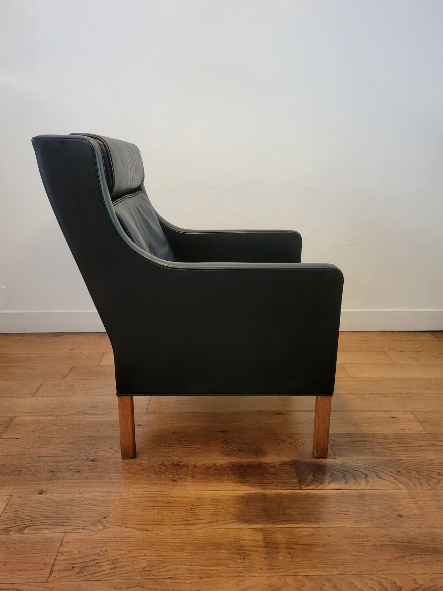 Vintage wingback chair 2431 with ottoman by Børge Mogensen for Fredericia