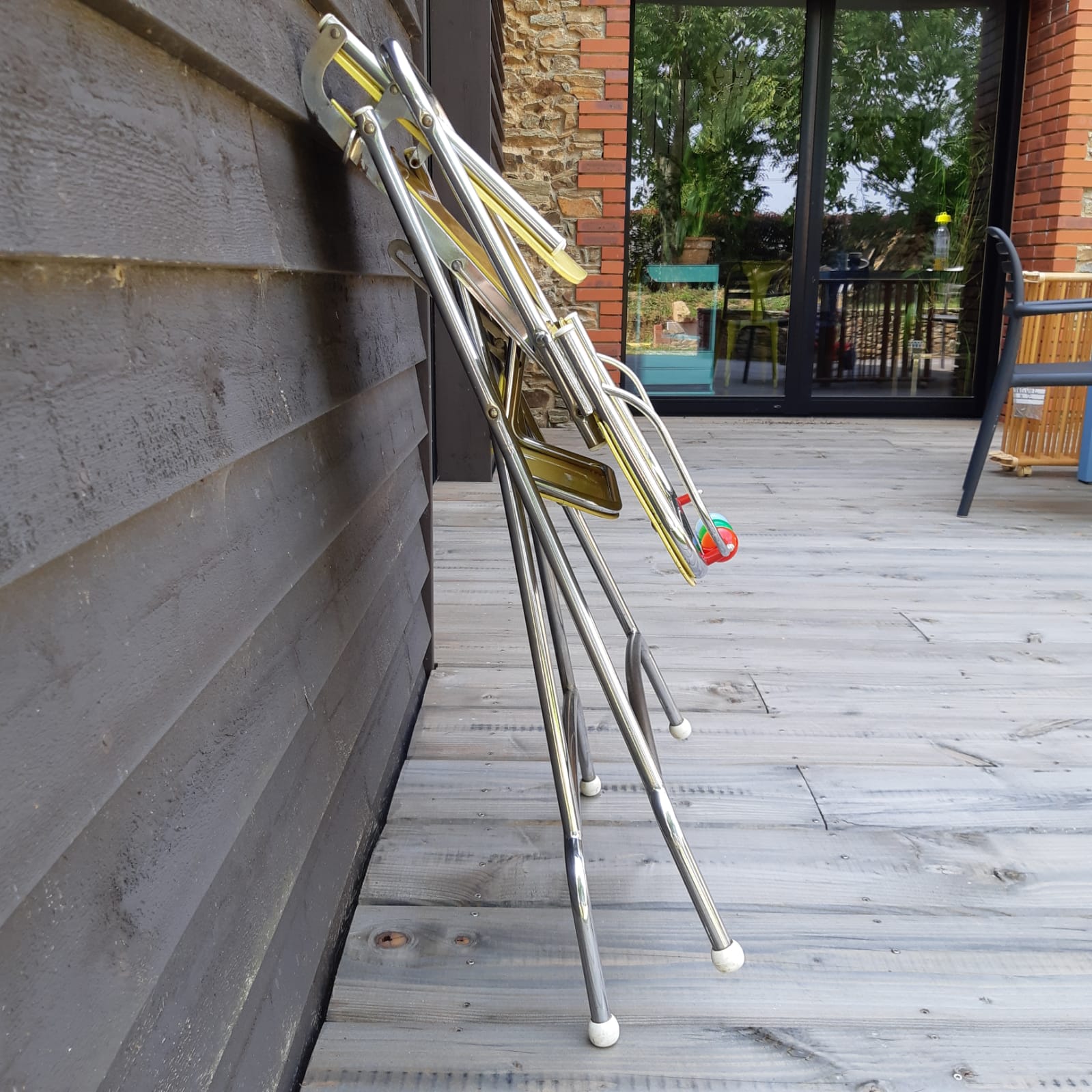 Foldable removable yellow formica baby high chair