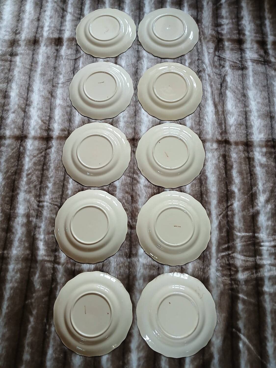 10 vintage Longchamp dinner plates