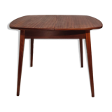 Extendable teak table