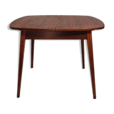 Extendable teak table