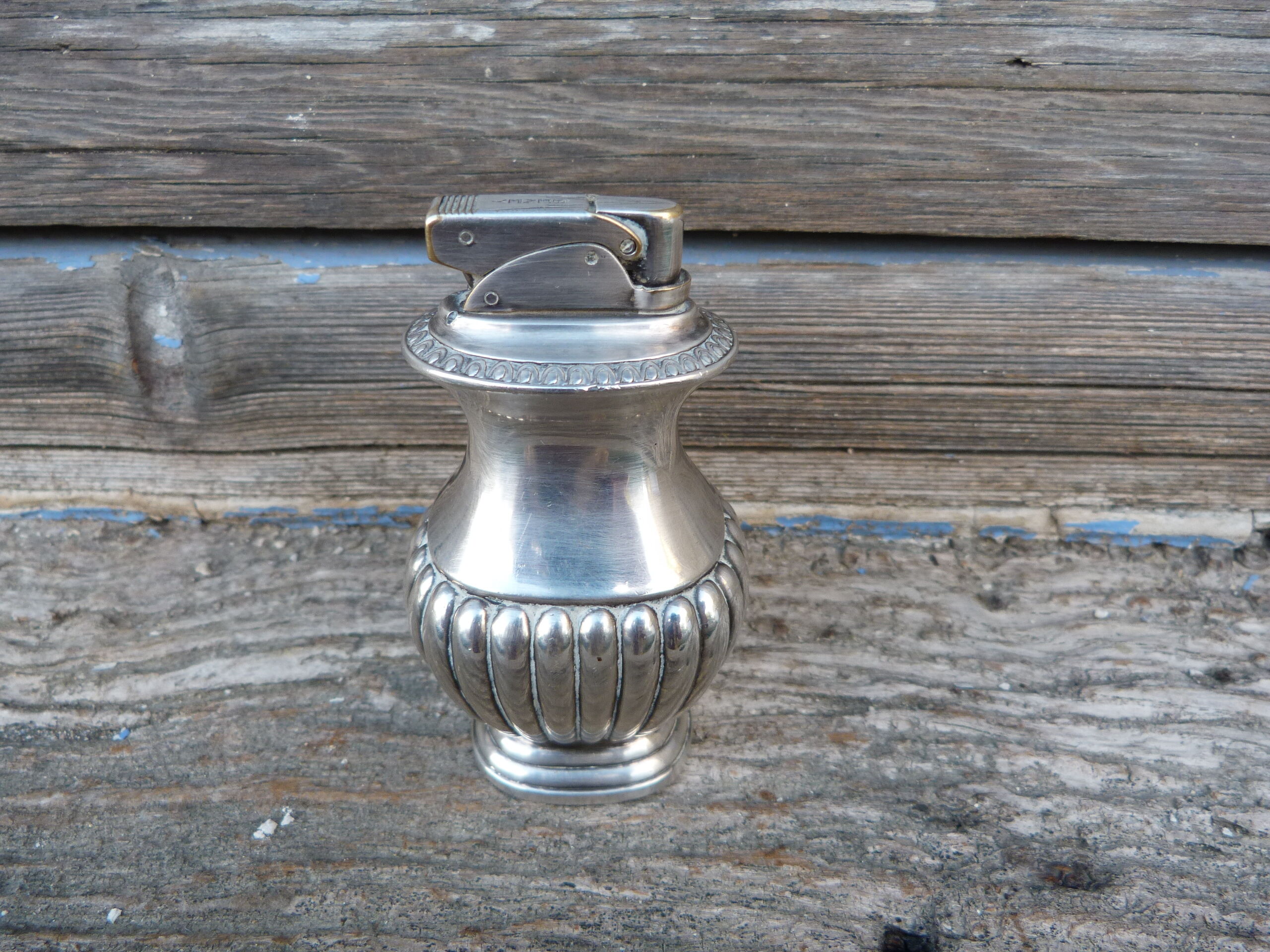 Berney Thada table lighter oil lighter