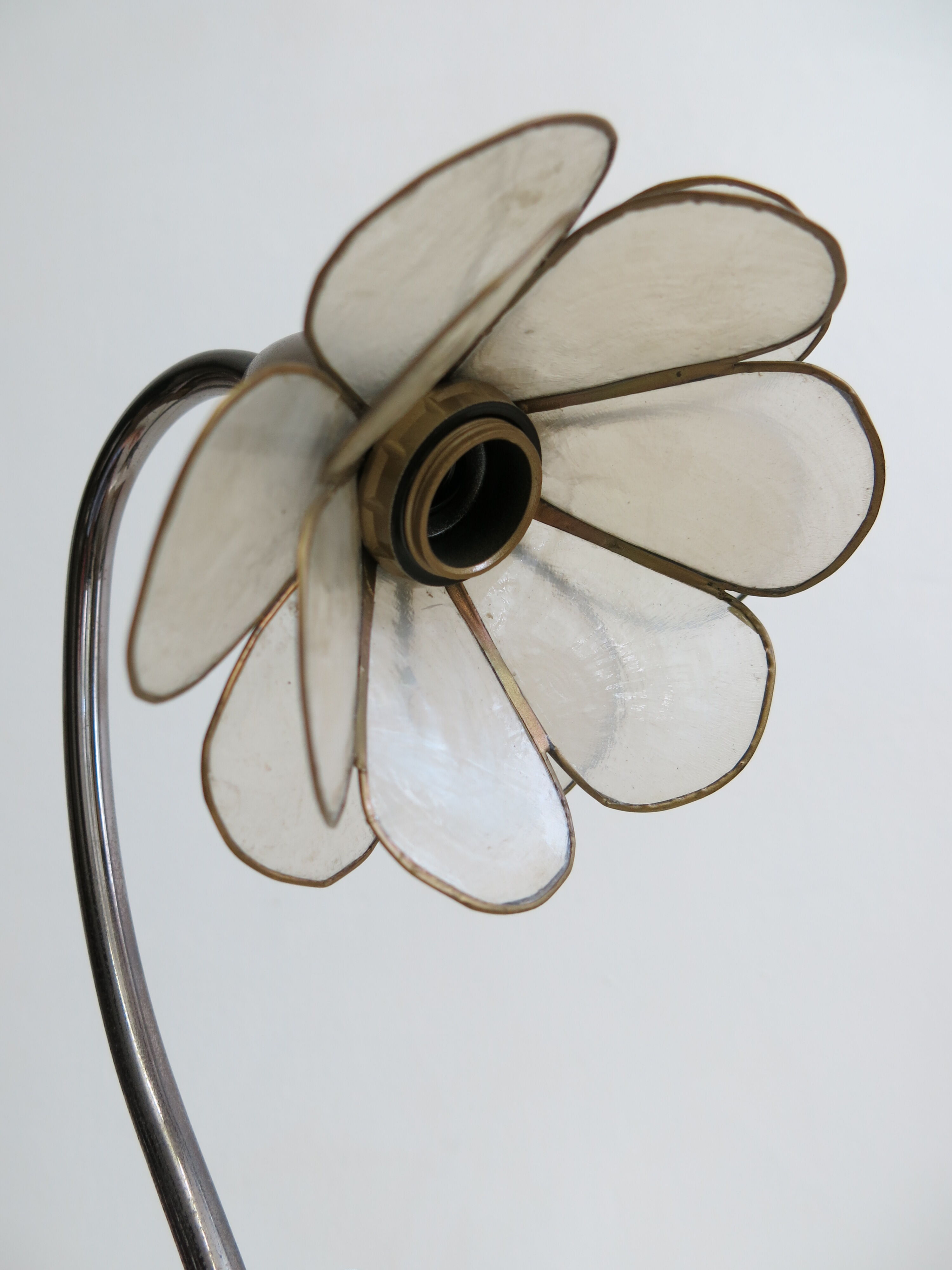 Lampe fleur en laiton et nacre