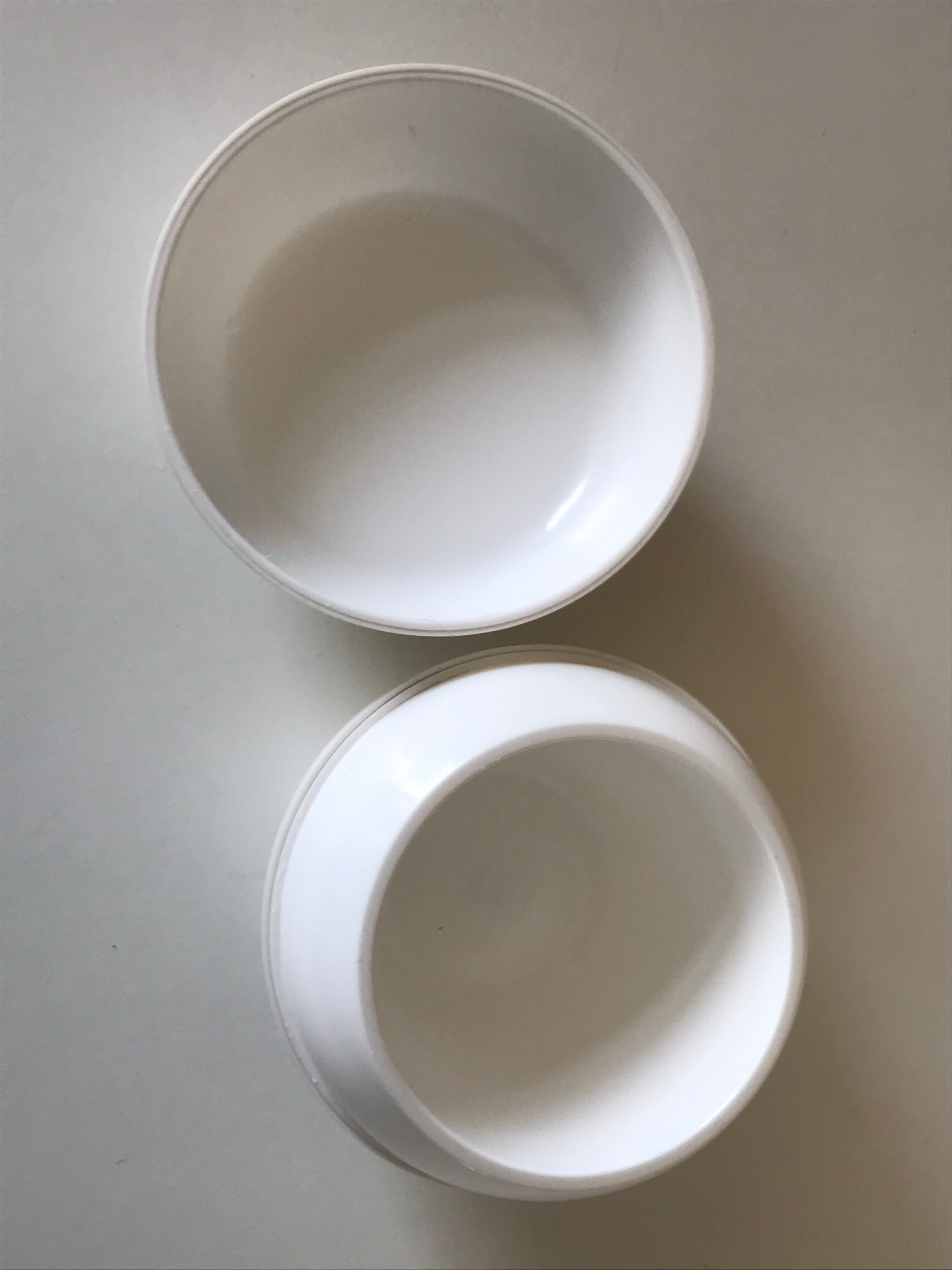 Bac à glaçons boule de bowling blanche design annees 70