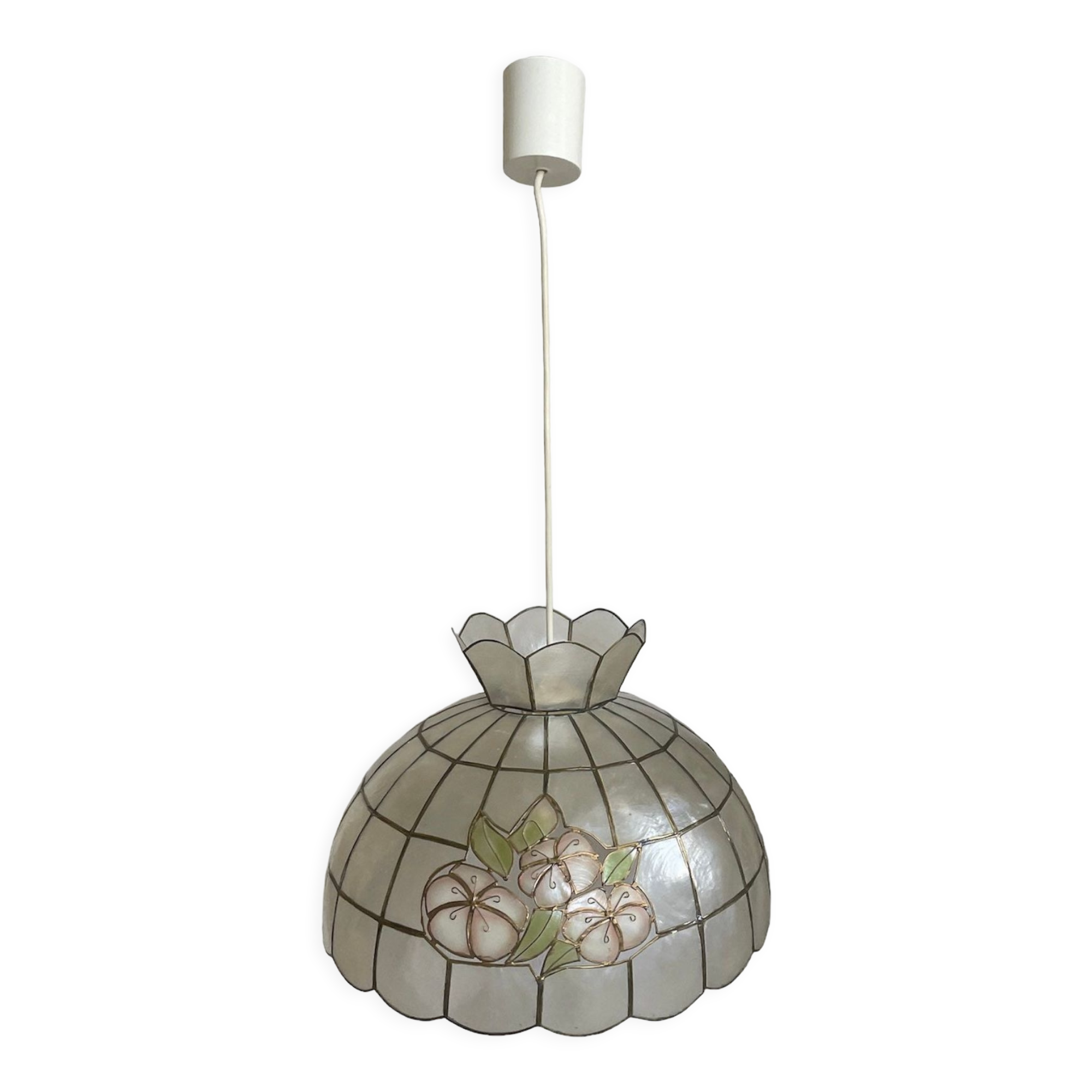 Mother-of-pearl pendant light