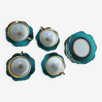 Tasses à thé et assiettes