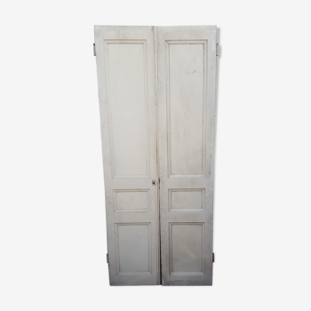 Pair of original white patina separation doors moldings