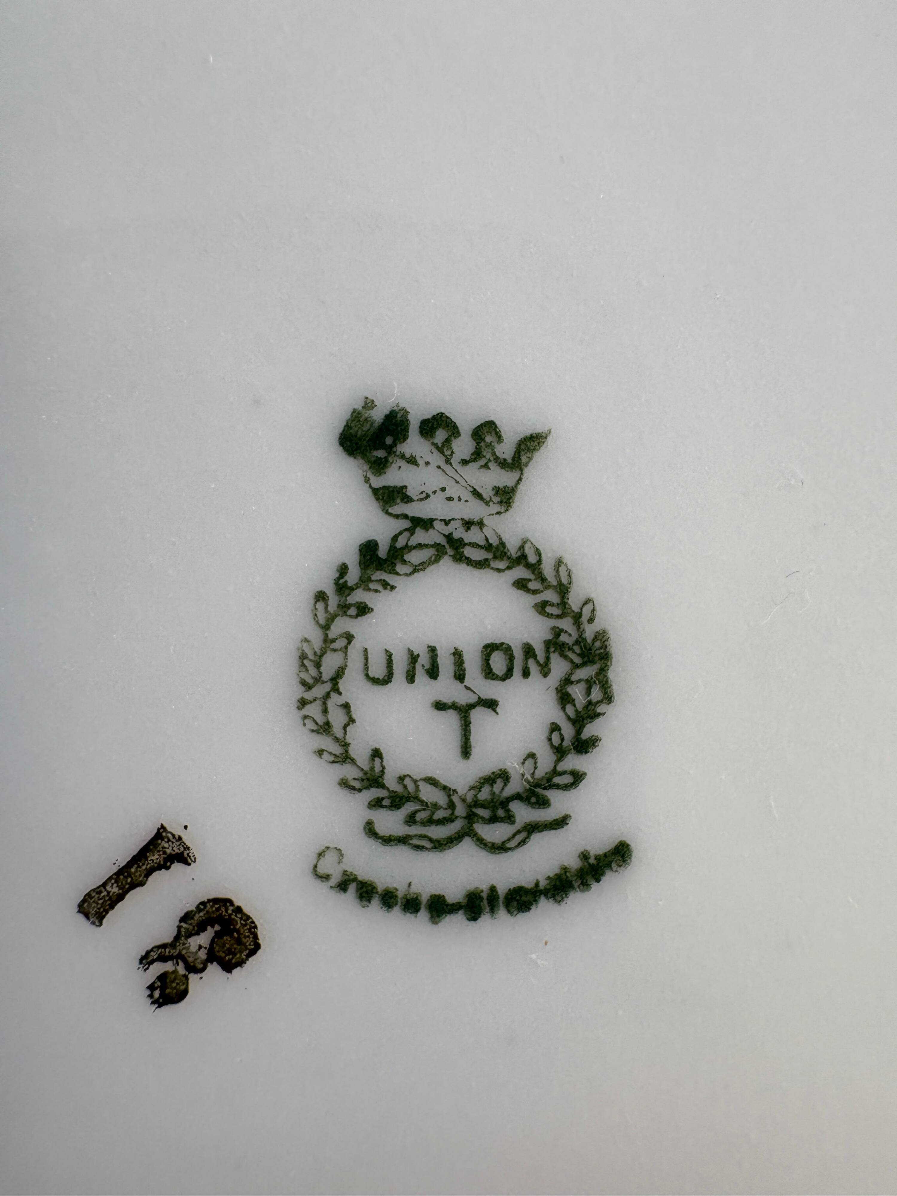 8 Anciennes assiettes à dessert