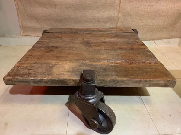 Table basse ancien chariot industriel