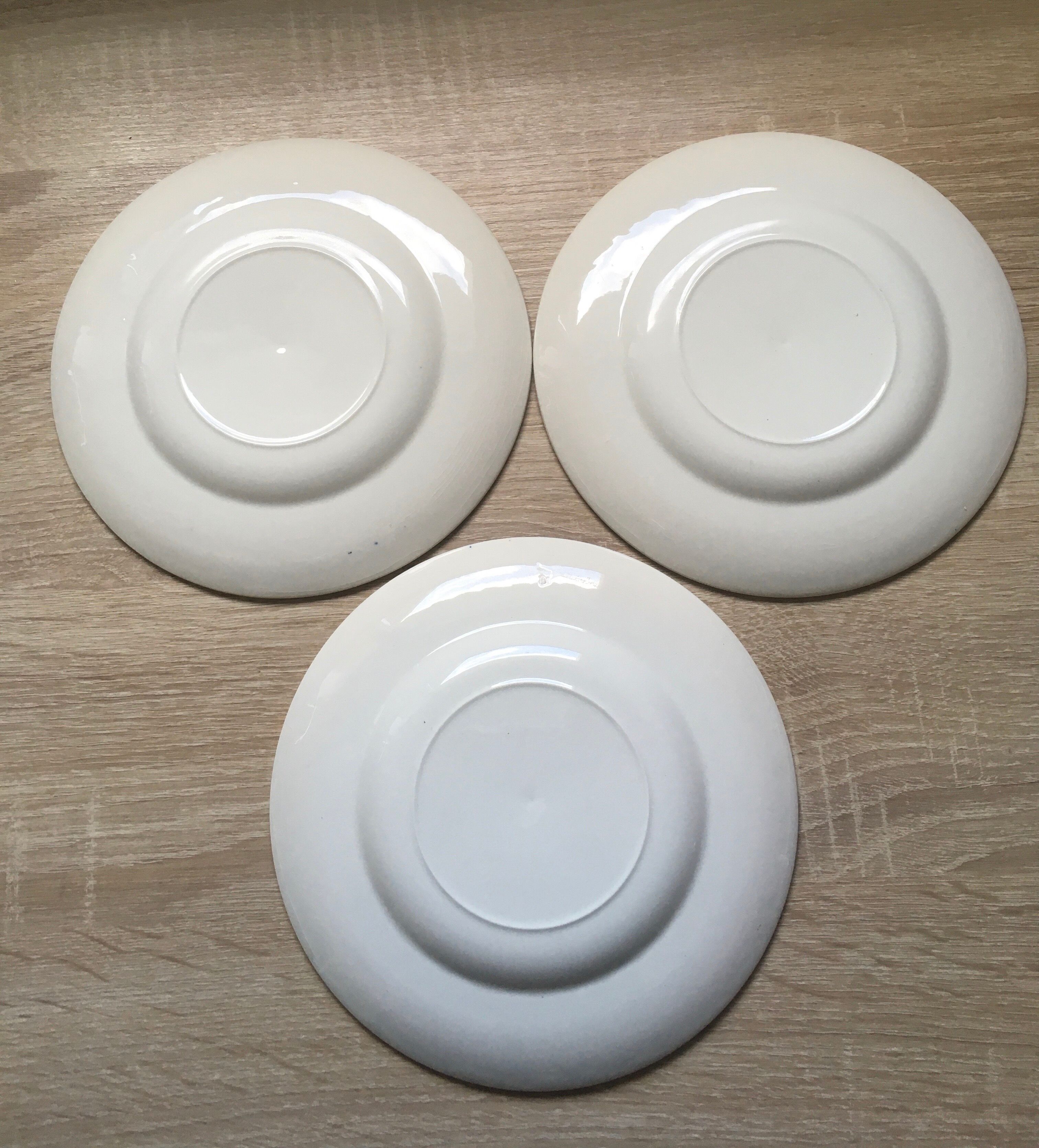 English-decorated dessert plates