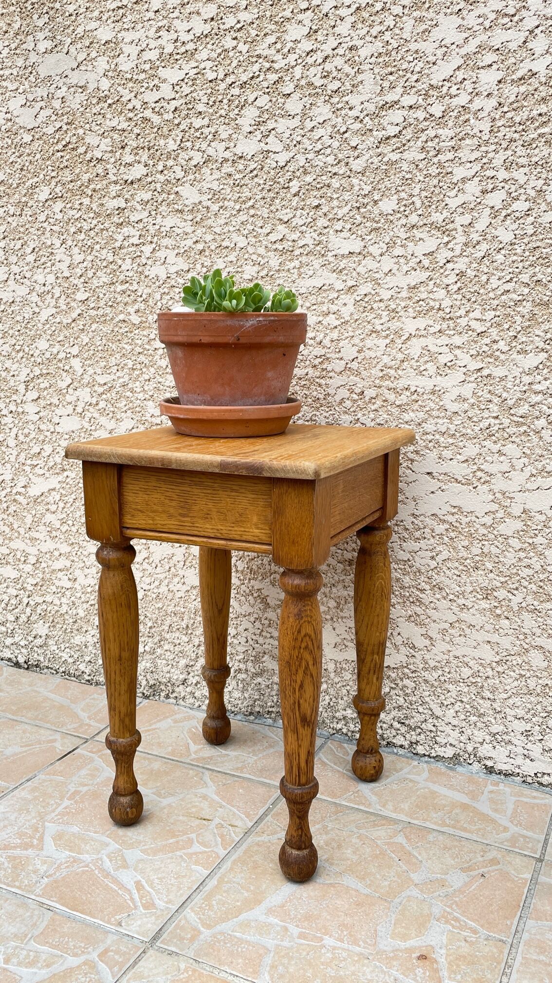 Light wood stool turned years 70/80