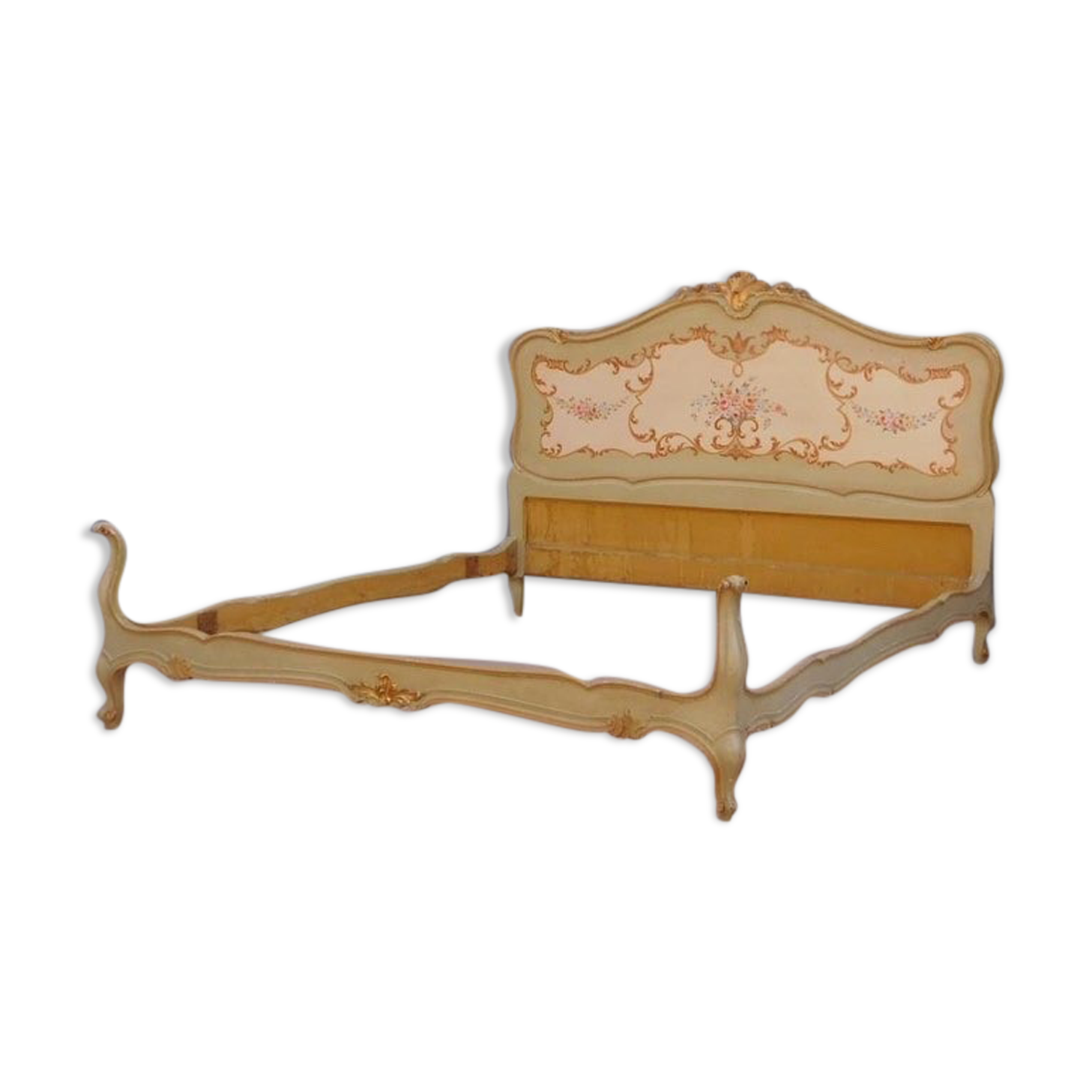 Cadre de lit en bois laqué décors floraux années 1950 style Louis XV