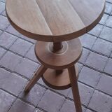Tripod wooden stool with screws