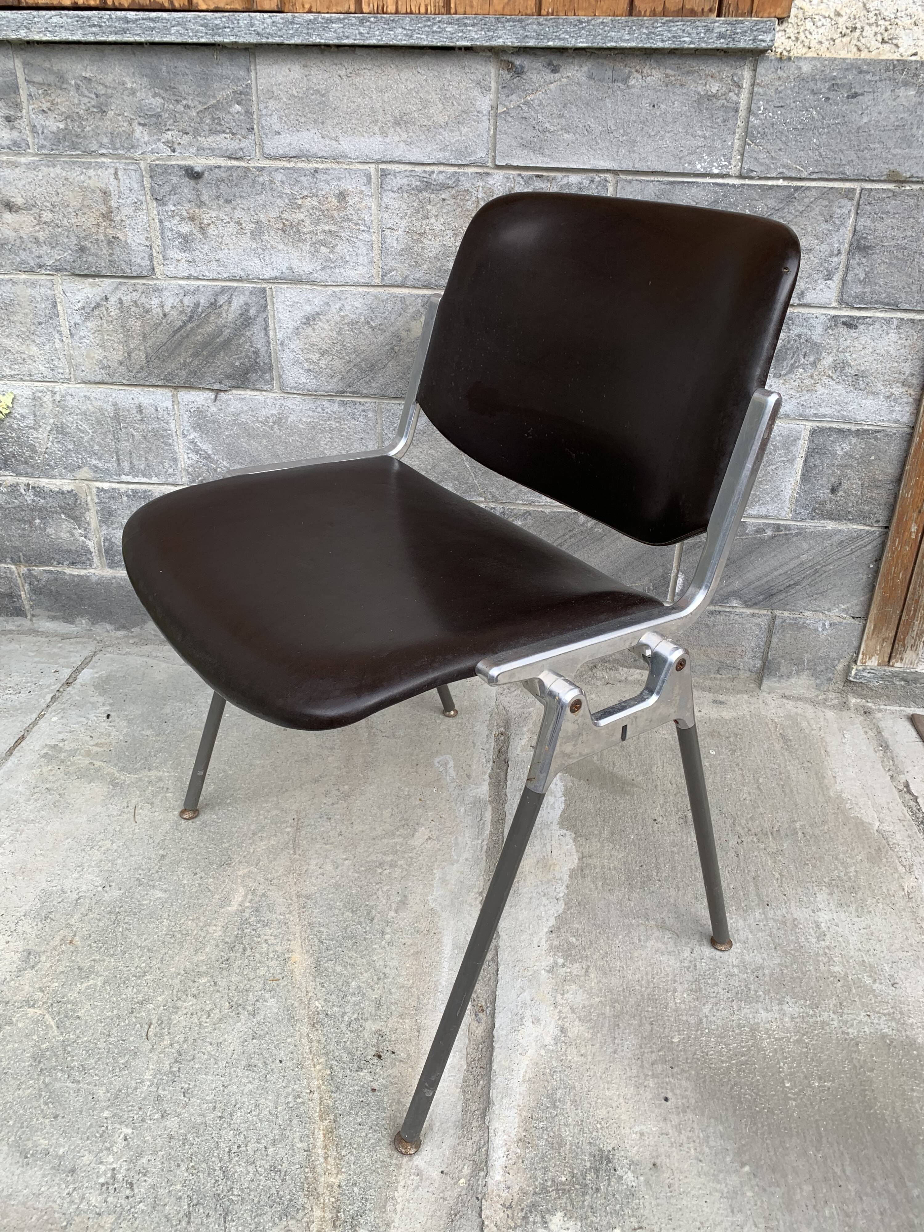 Pair of stackable chairs model dsc by Giancarlo Piretti, castelli years 1965