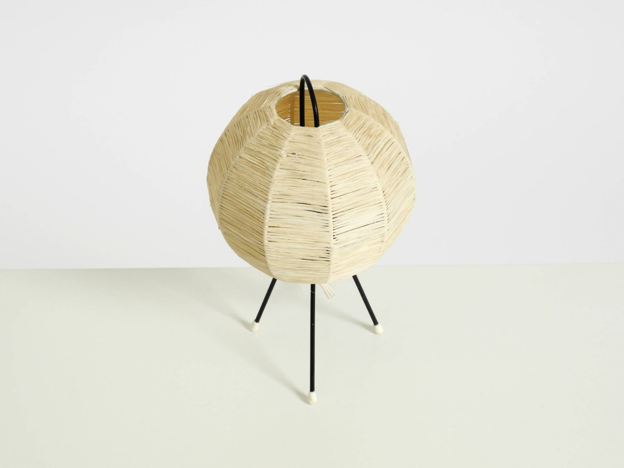 Beautiful mid-century modern tripod raffia table lamp