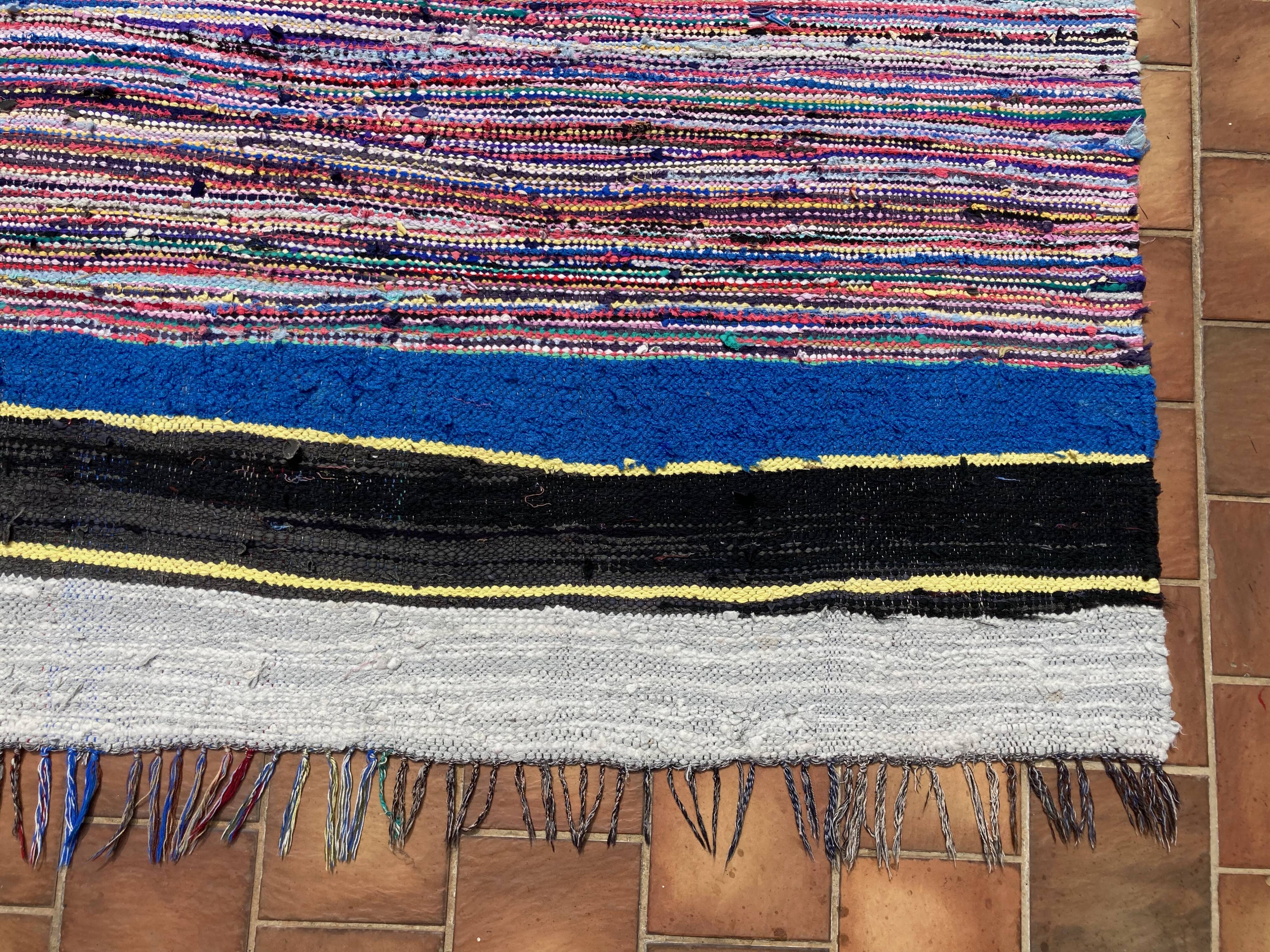 Contemporary and artisanal carpet 290 x 138 cm